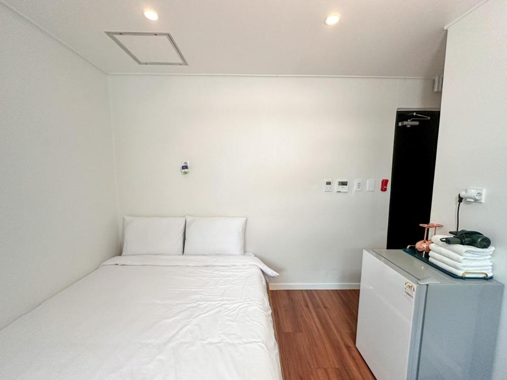 Double Room 6 photo 1