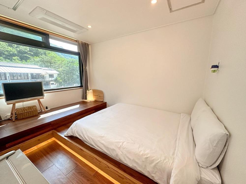 Double Room 6 photo 3