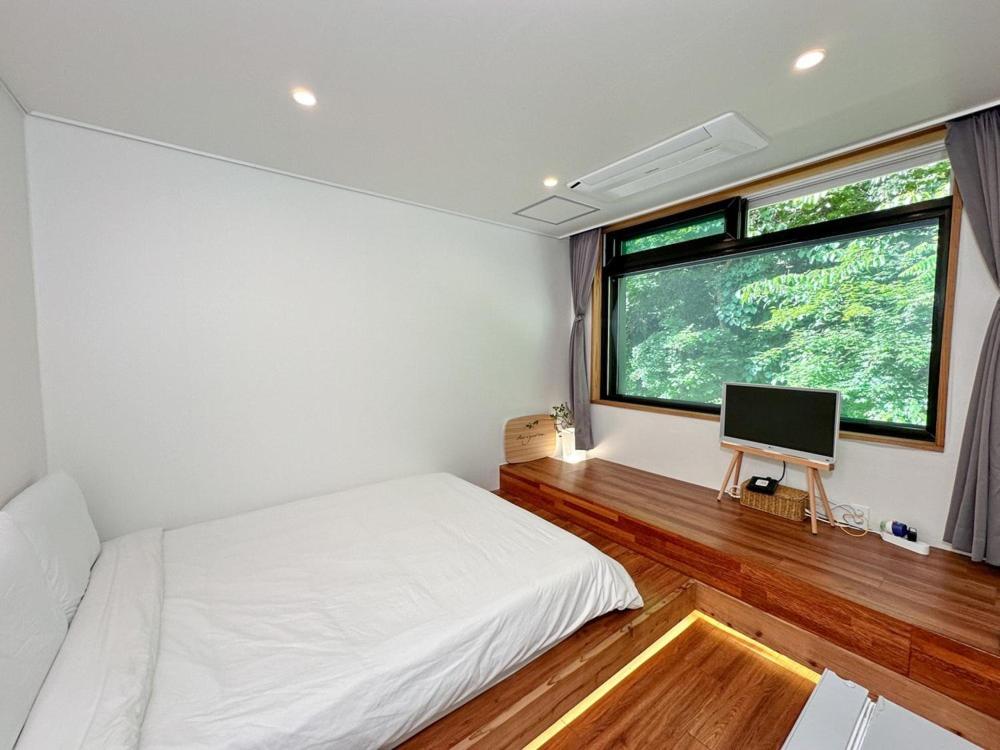 Double Room 5 photo 1