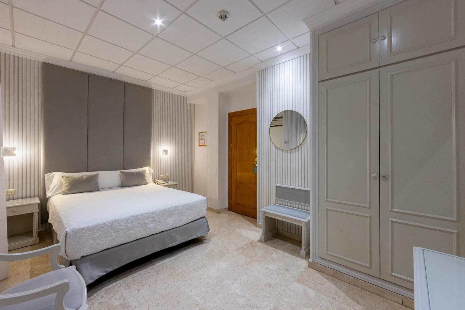 Double Room - Photo 7