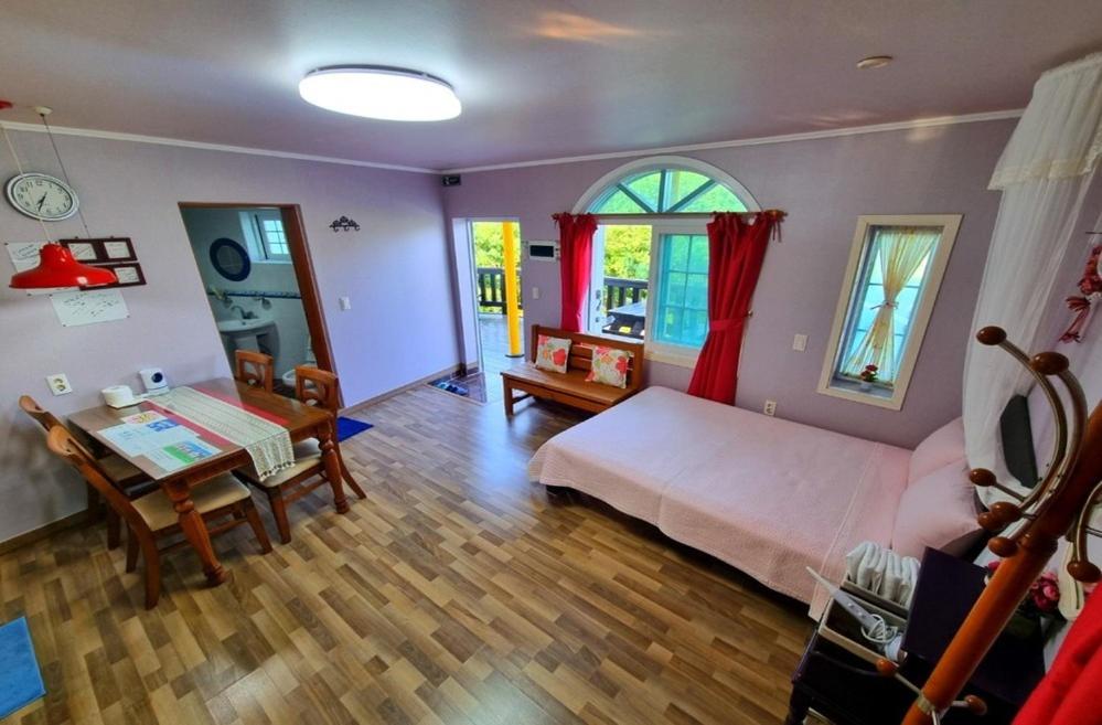 Double Room 7 photo 3