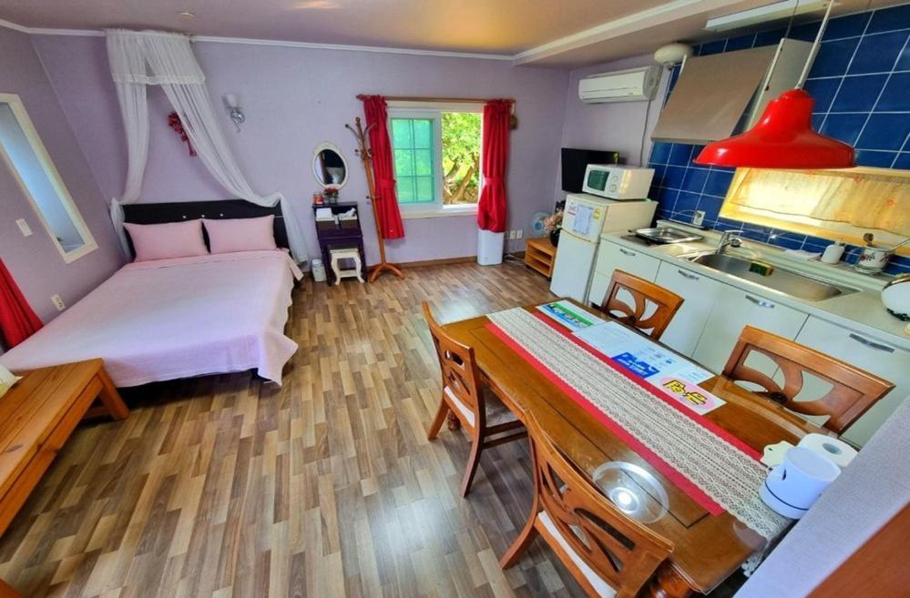 Double Room 7 photo 2
