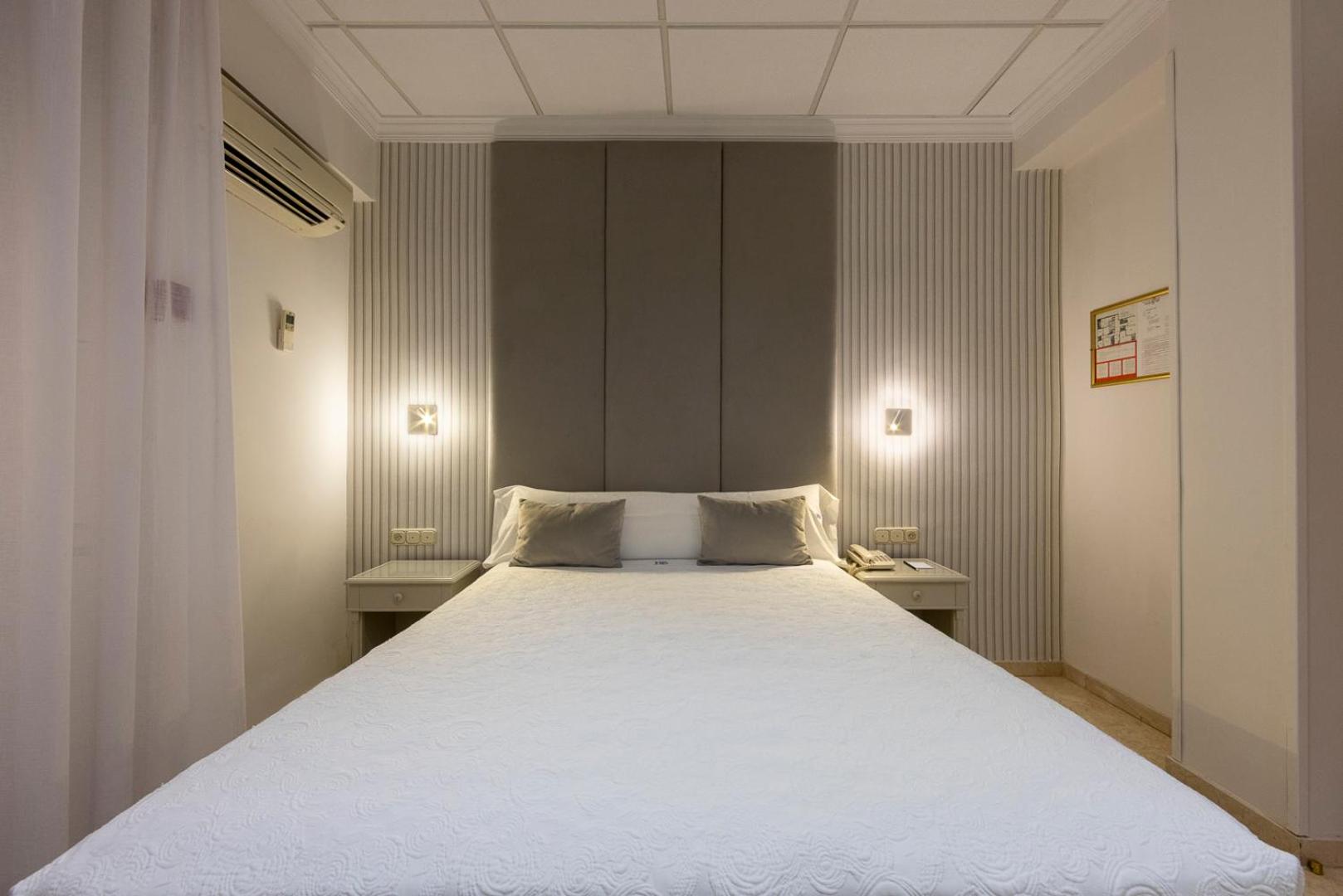 Double Room - Photo 6