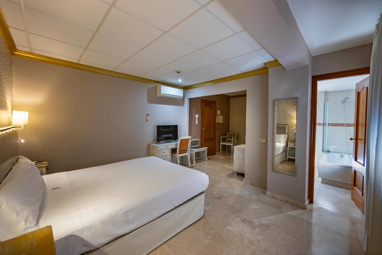Double Room - Photo 5