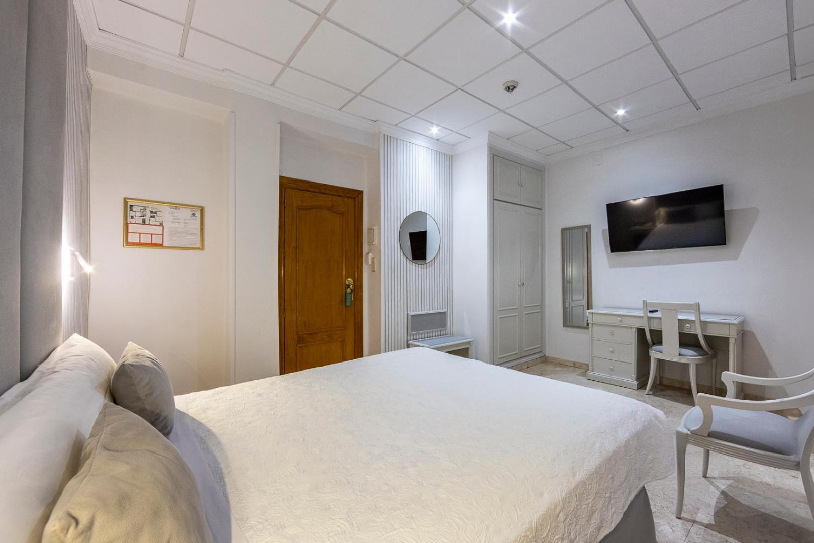 Double Room - Photo 3