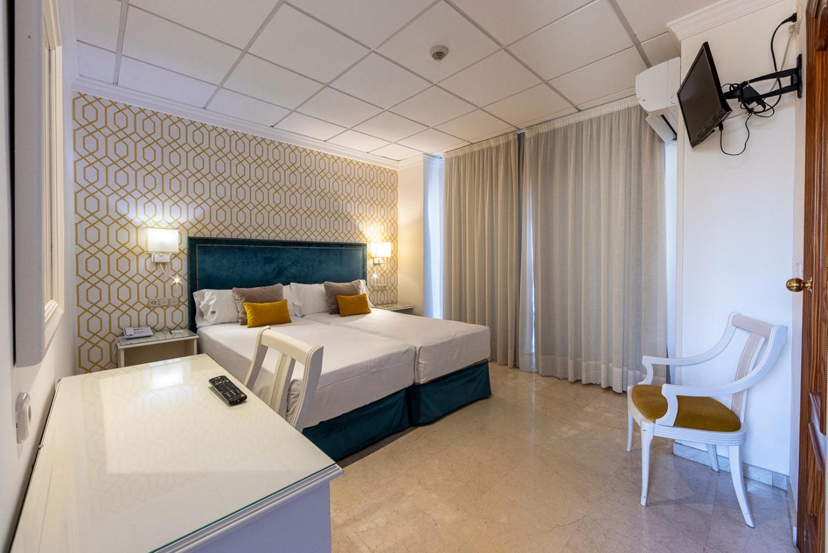 Twin Room - Photo 12
