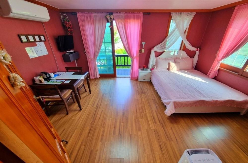 Double Room 2 photo 3