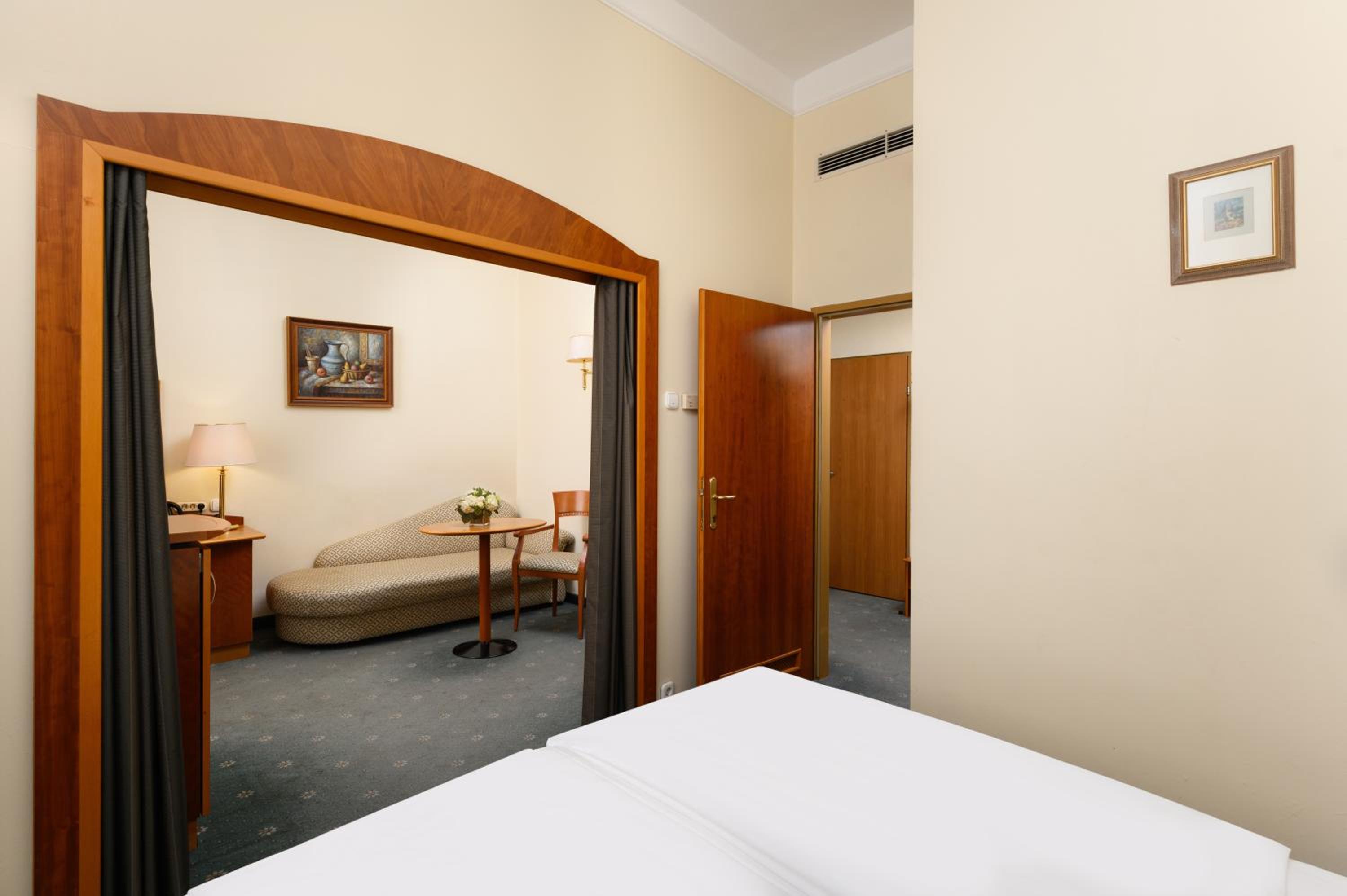 Junior Suite thumbnail 6