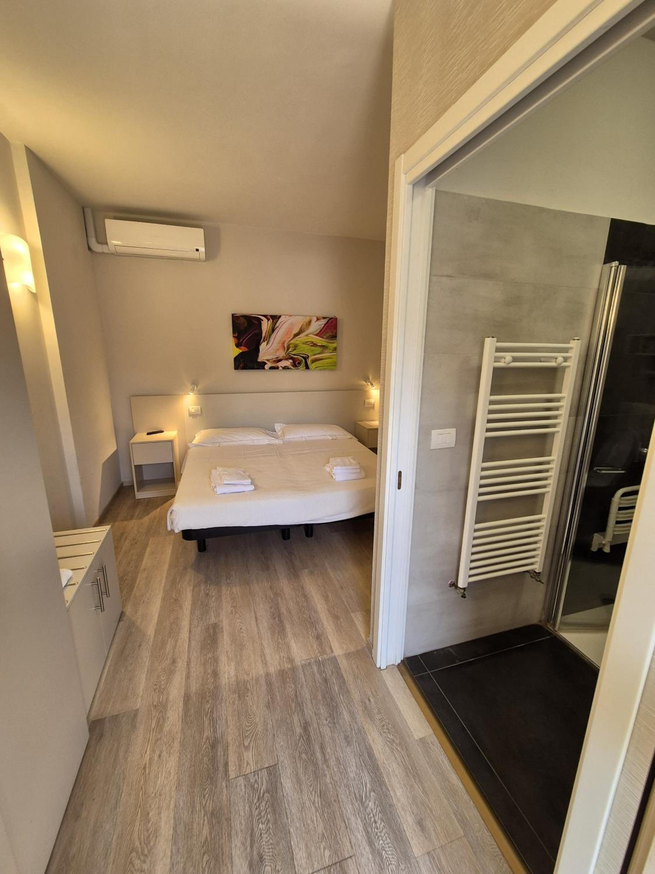 Economy Double Room - Photo 10