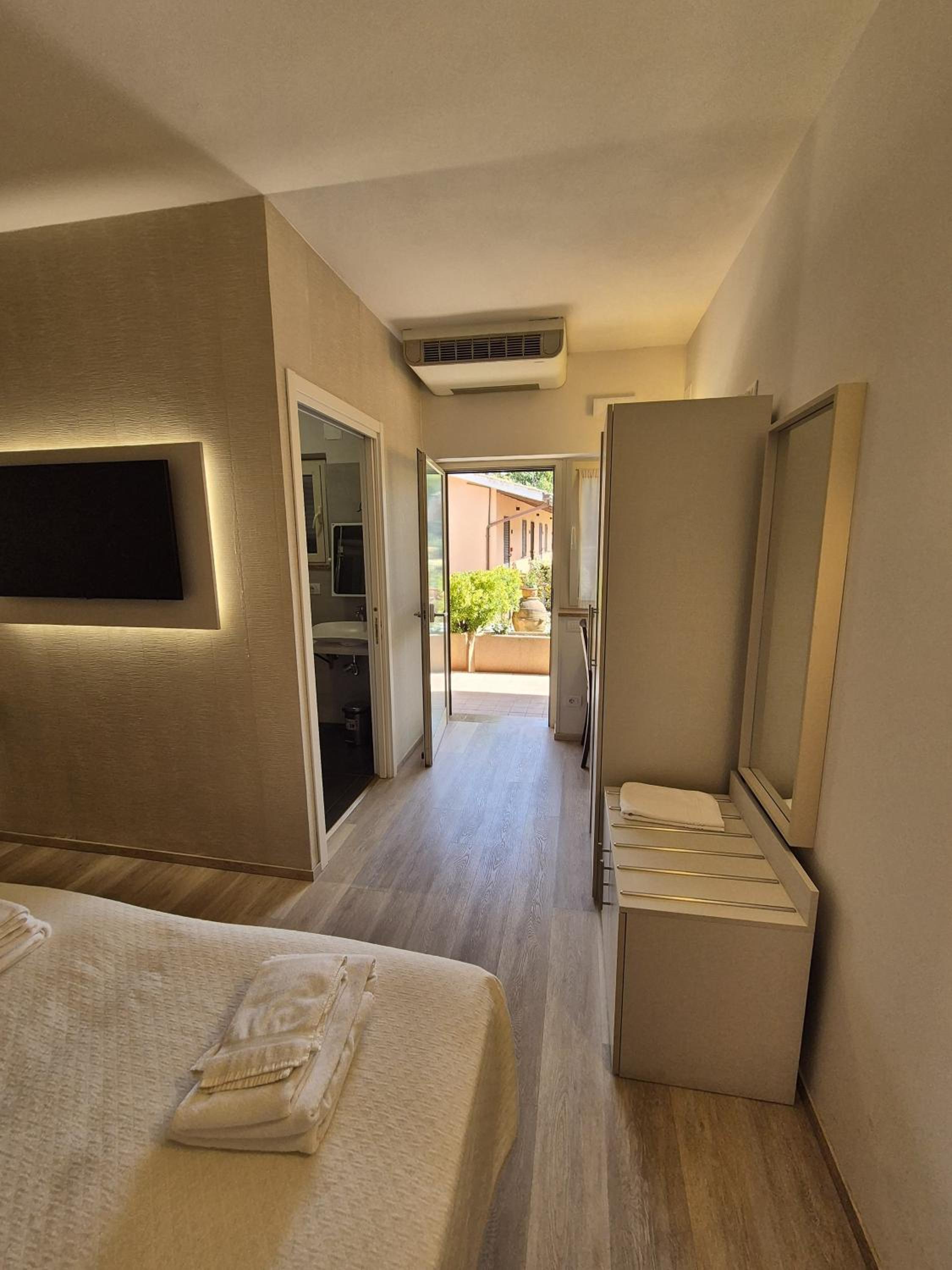 Economy Double Room - Photo 7
