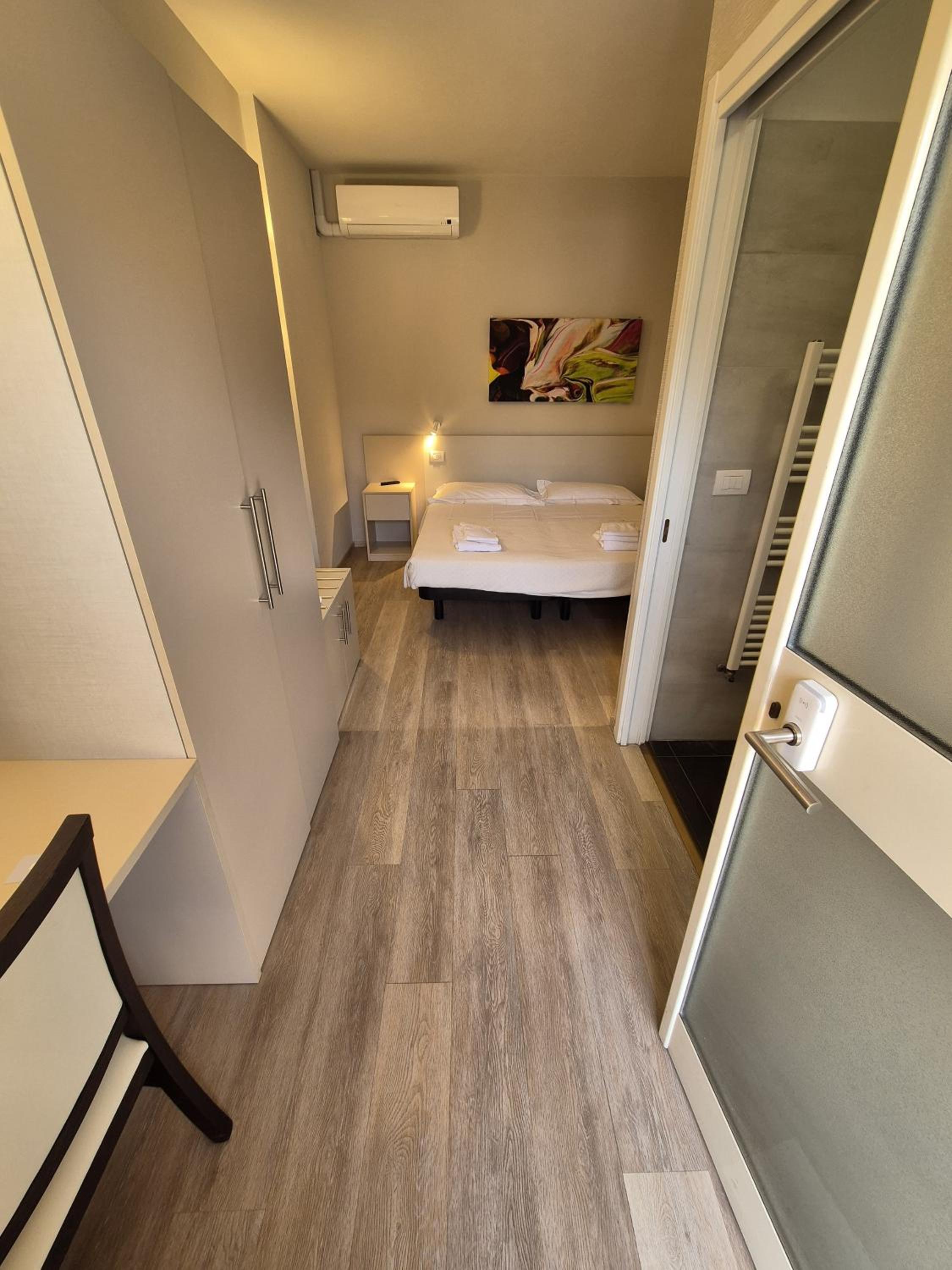 Economy Double Room - Photo 8