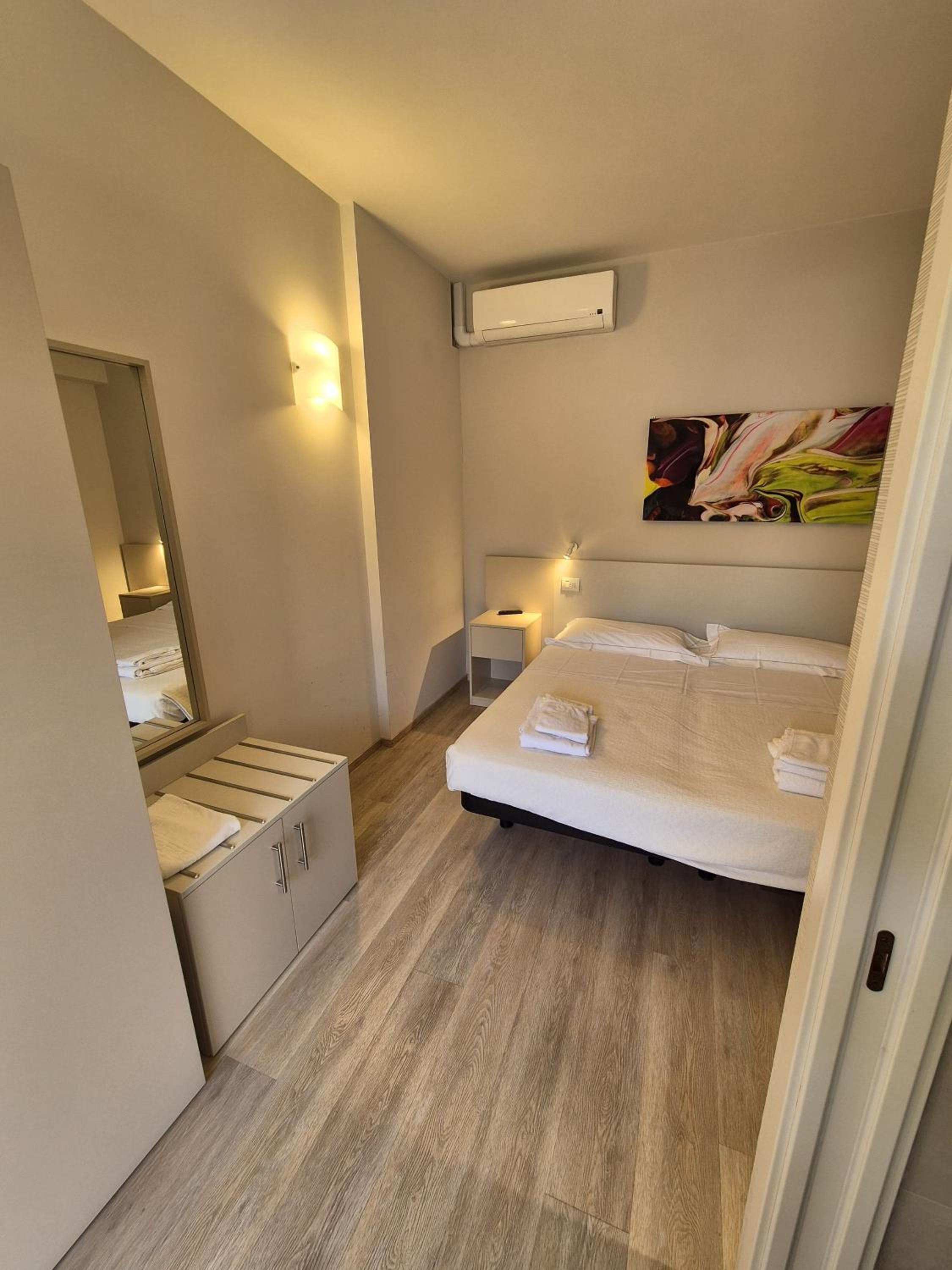 Economy Double Room - Photo 6