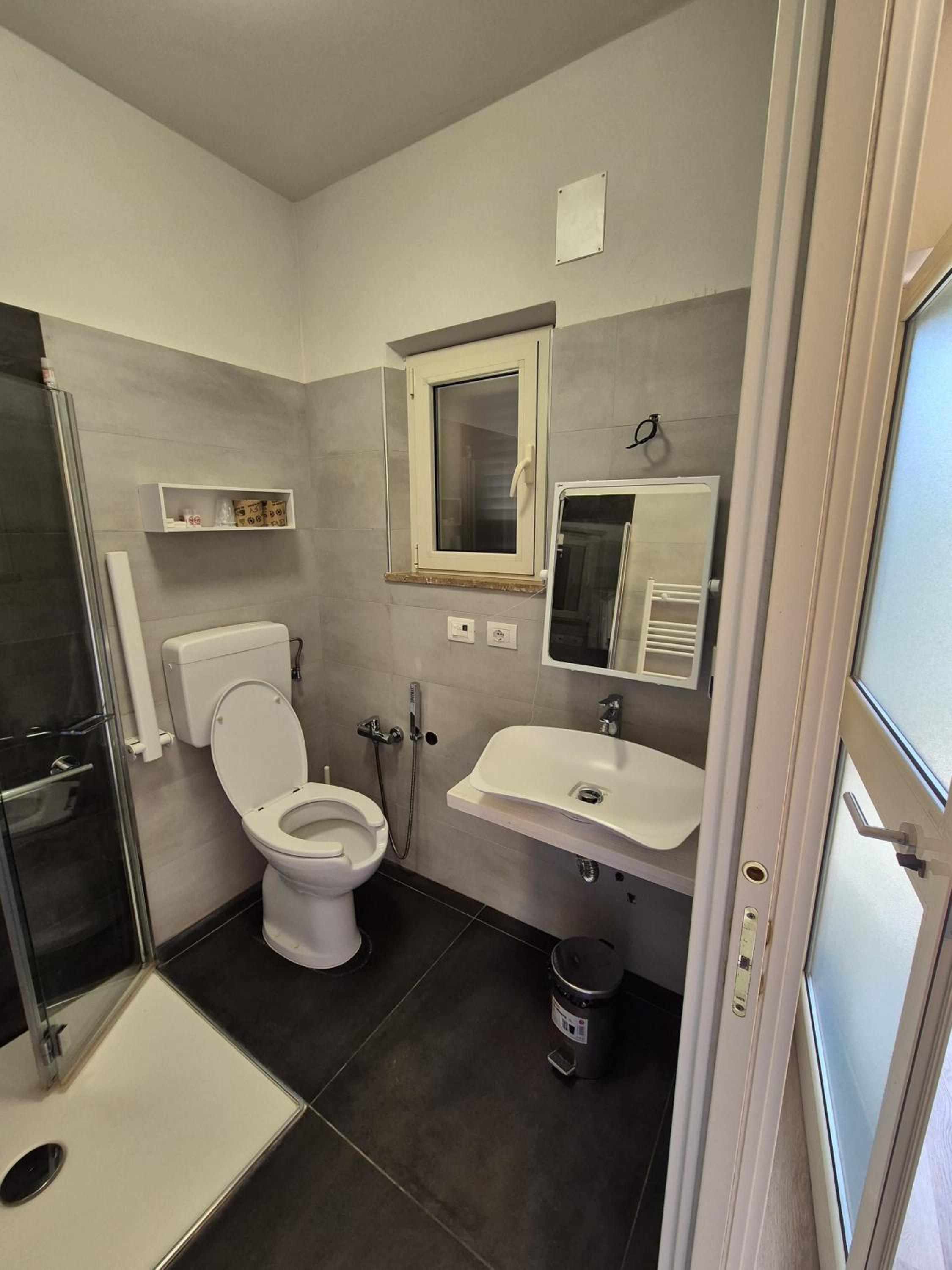 Economy Double Room - Photo 5