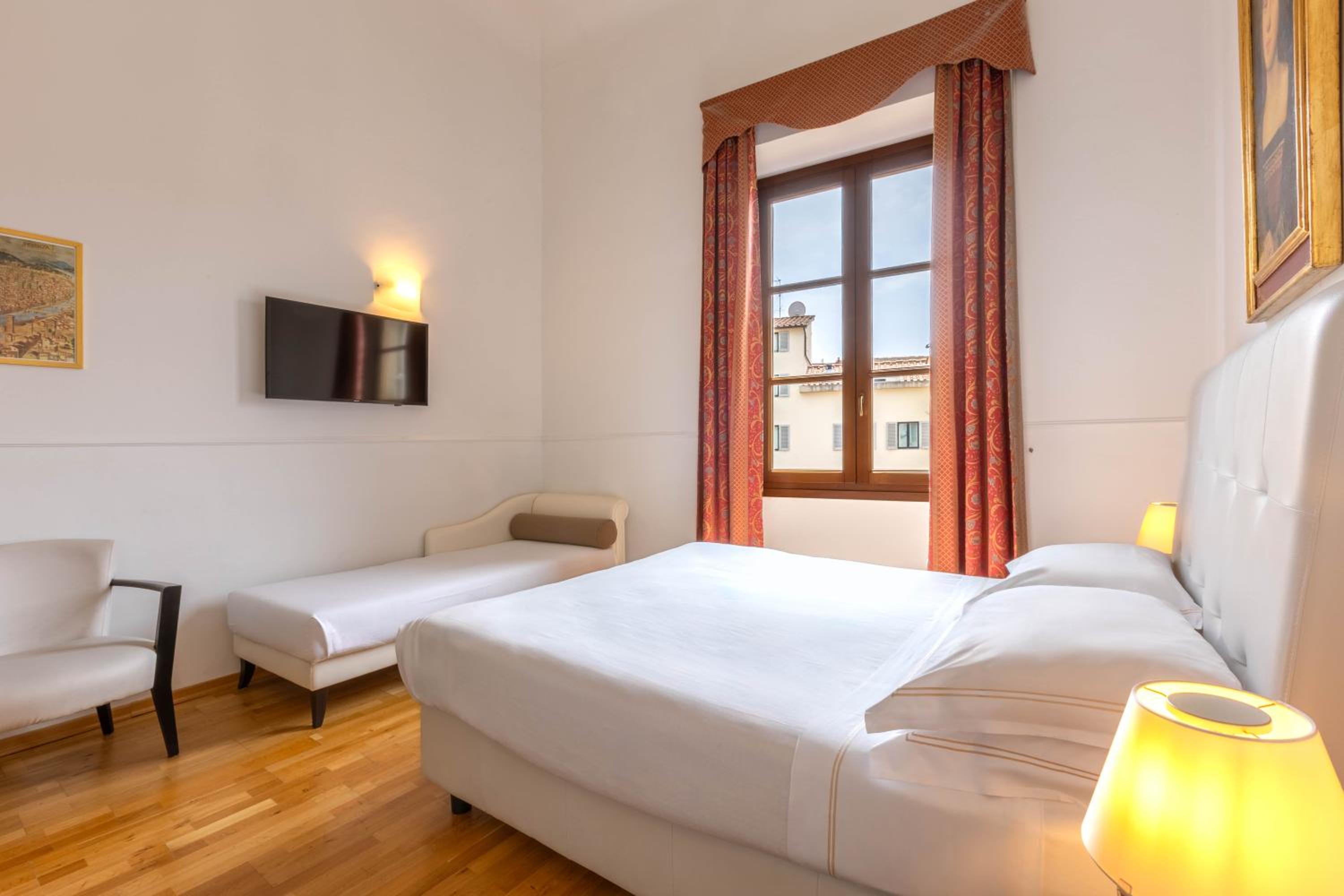 Triple Room thumbnail 5