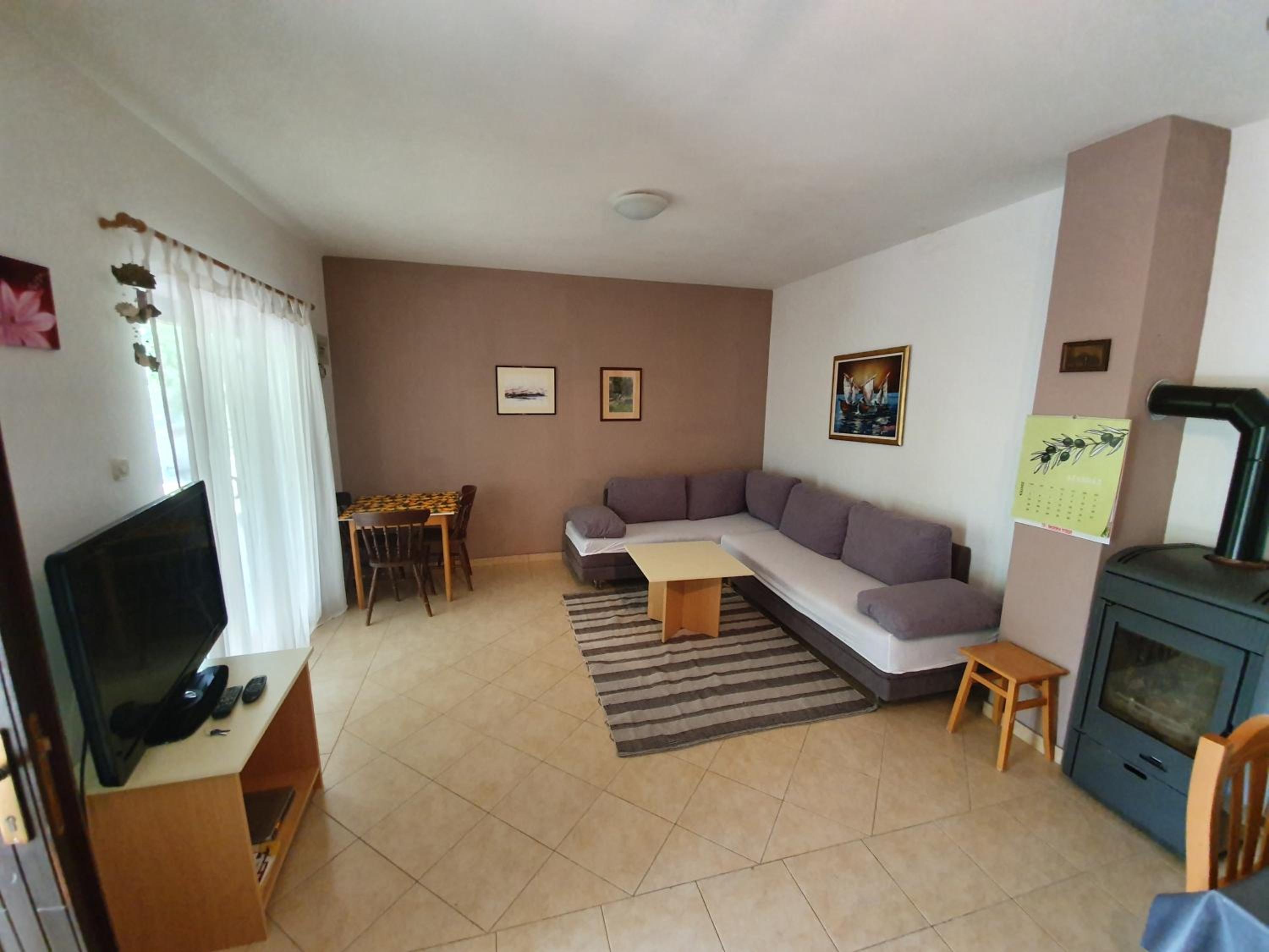 Six-Bedroom House photo 1