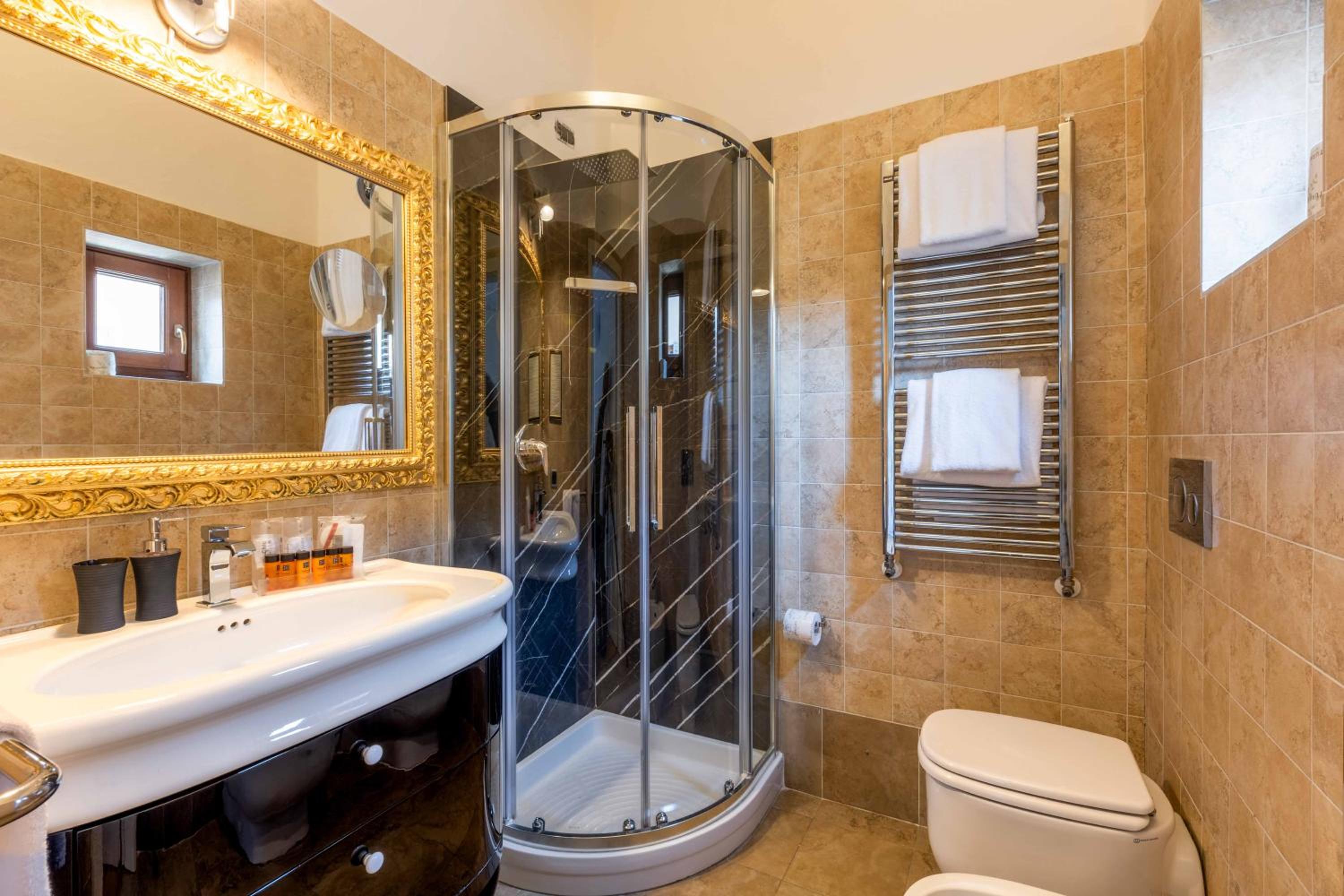 Double Room thumbnail 5