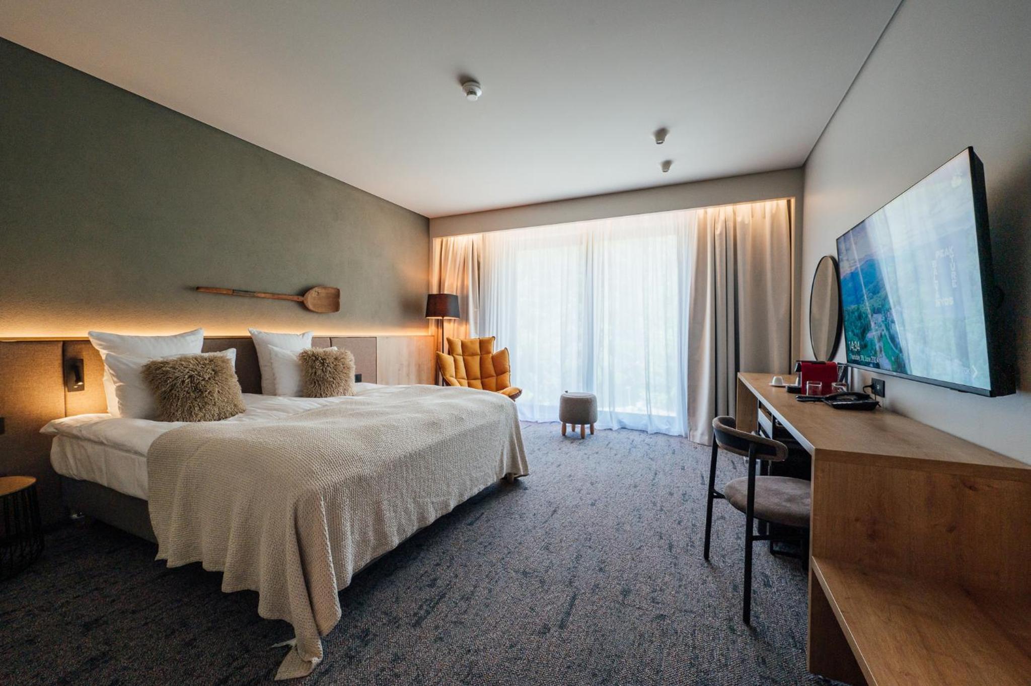 Deluxe Double Room with Forest View photo 2
