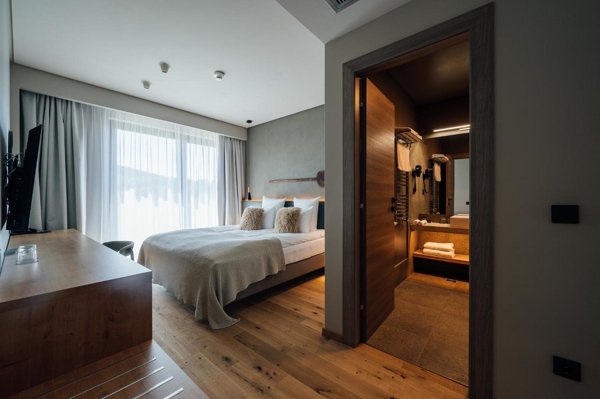 Two-Bedroom Suite with Panoramic View photo 3