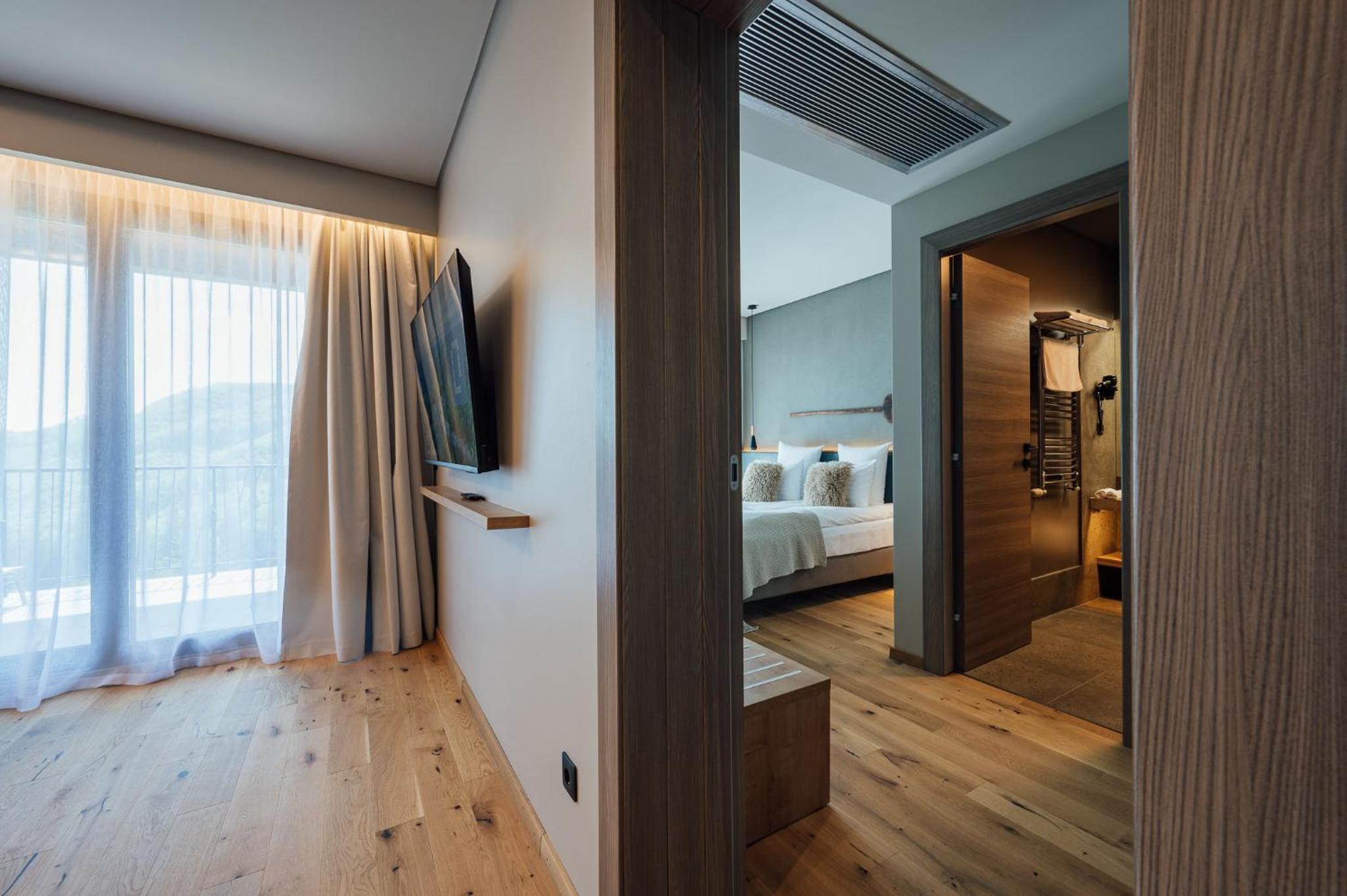 Two-Bedroom Suite with Panoramic View photo 2