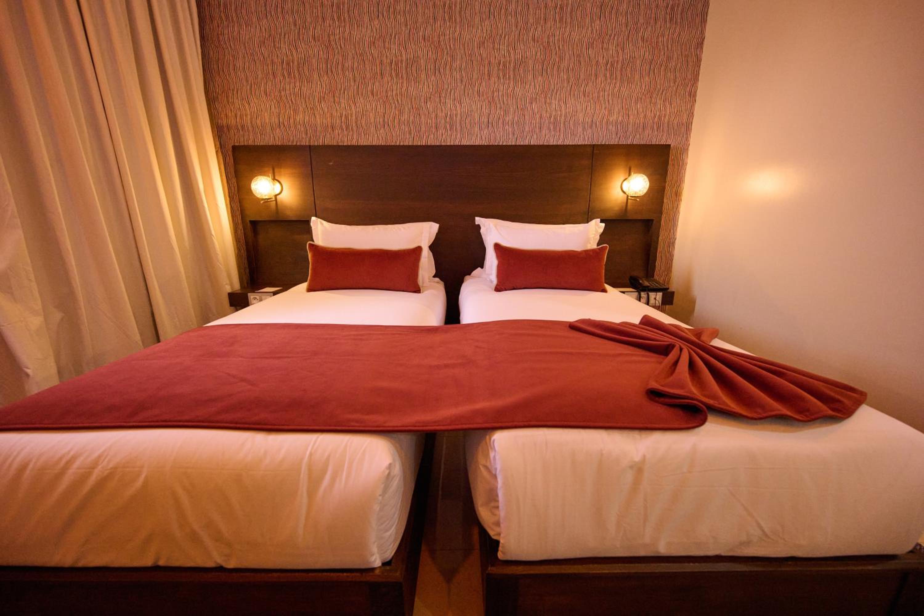 Twin Room - Photo 3