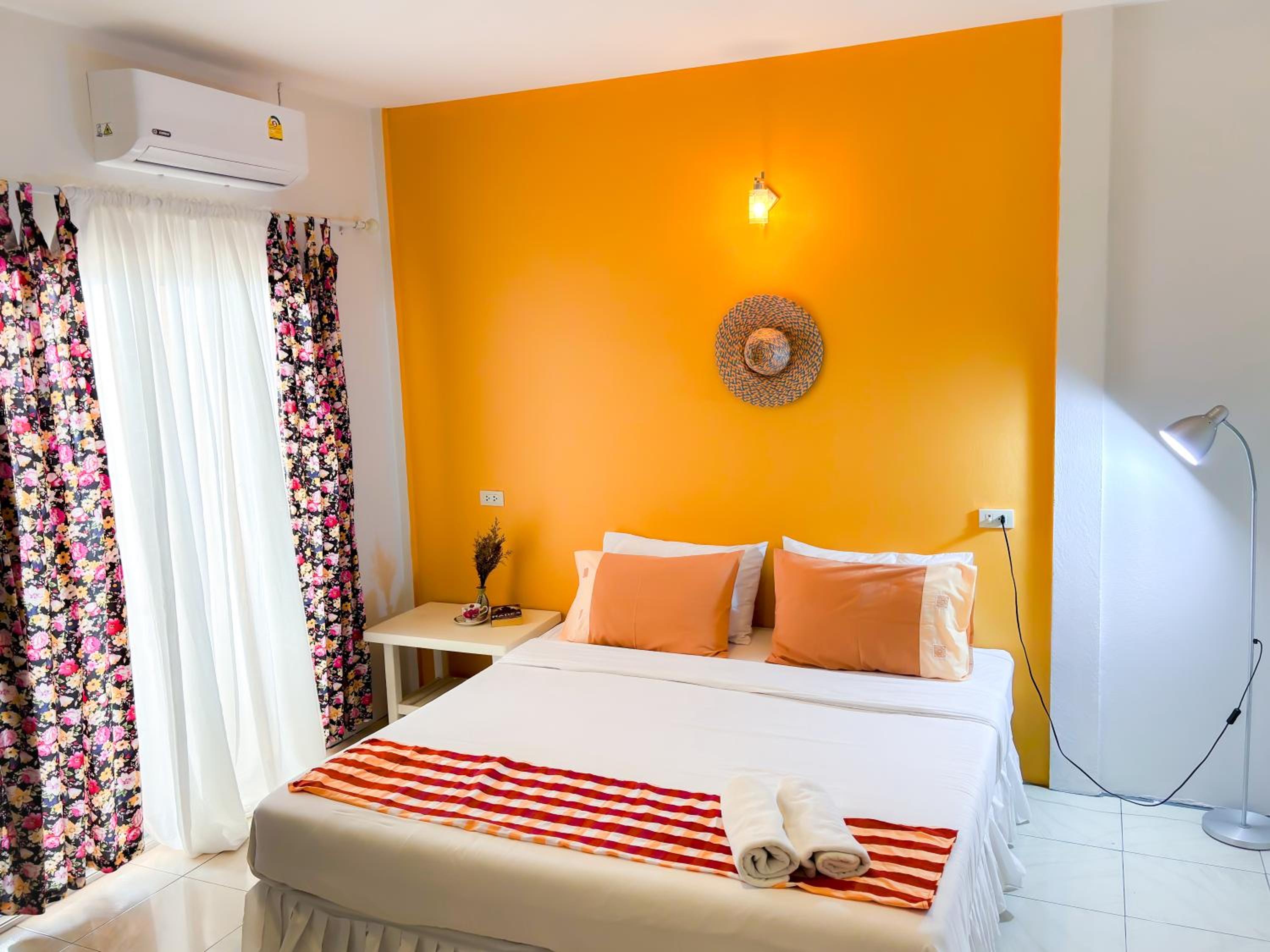 Standard Double Room - Photo 11