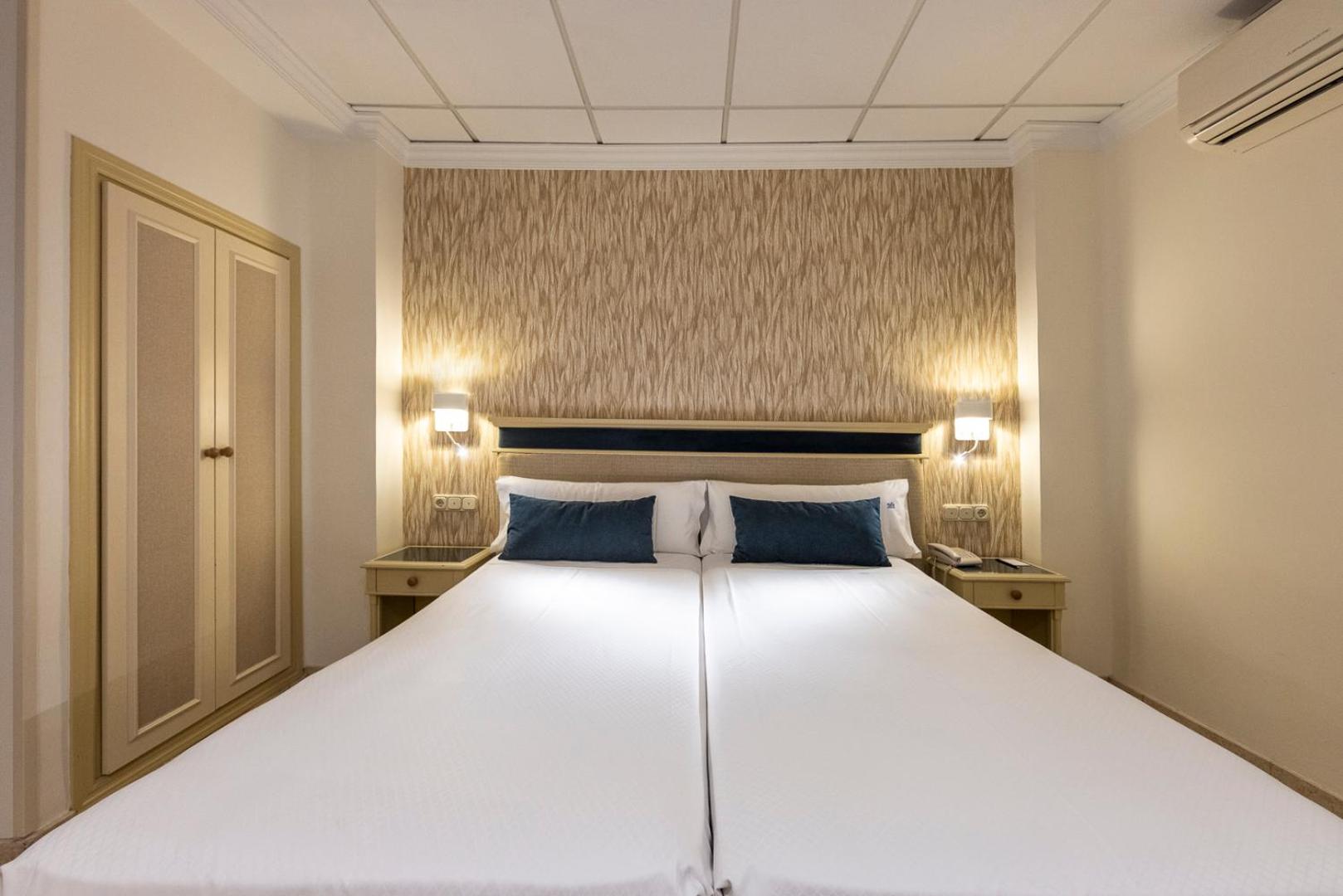 Twin Room - Photo 14