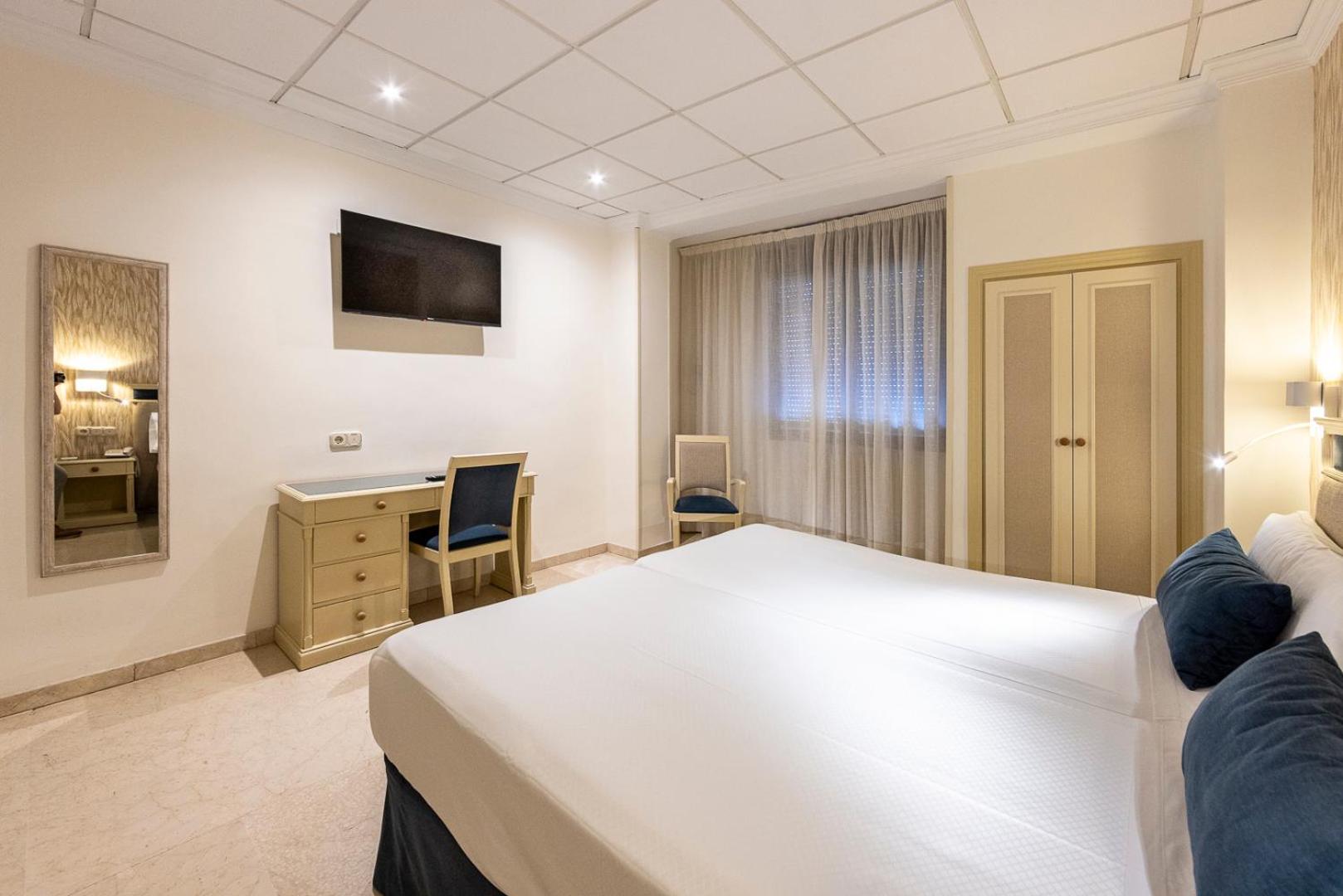 Twin Room - Photo 8