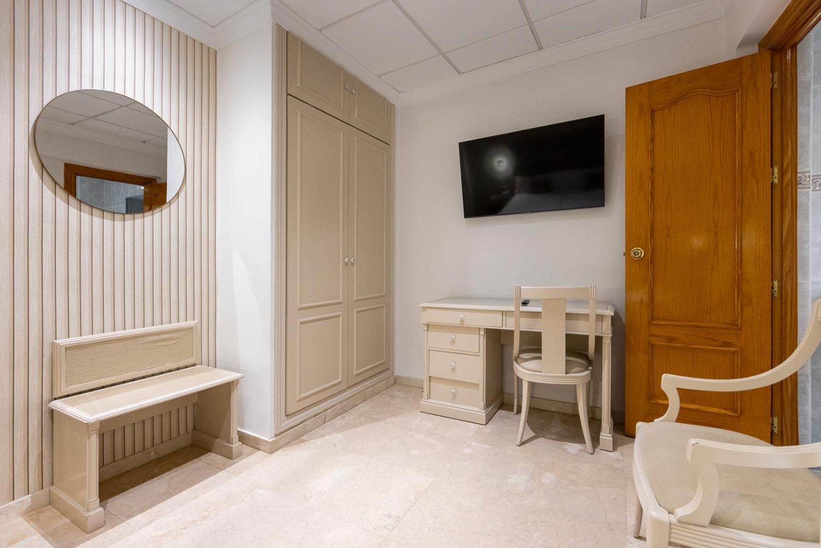 Twin Room - Photo 4