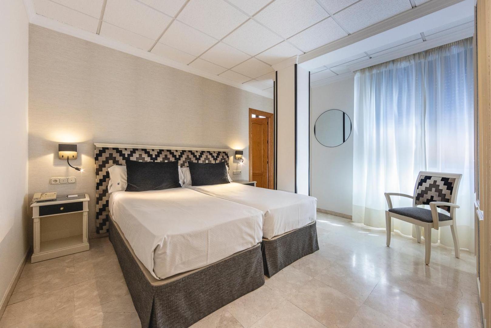 Twin Room - Photo 6