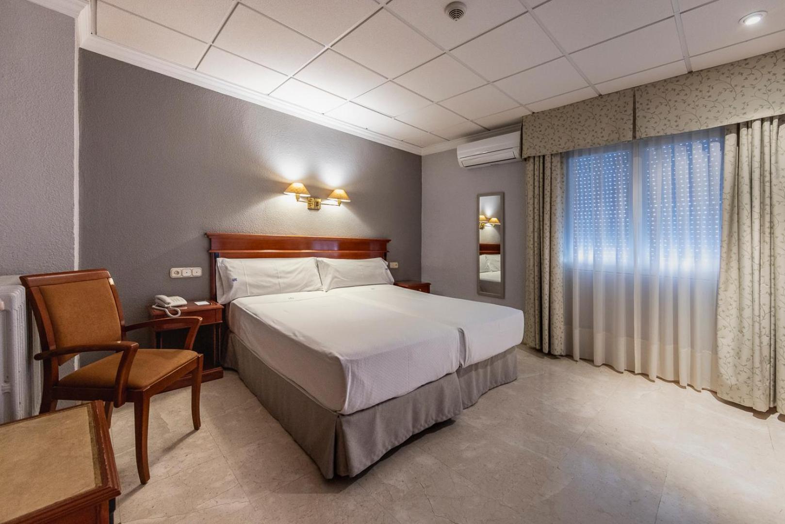 Twin Room - Photo 7