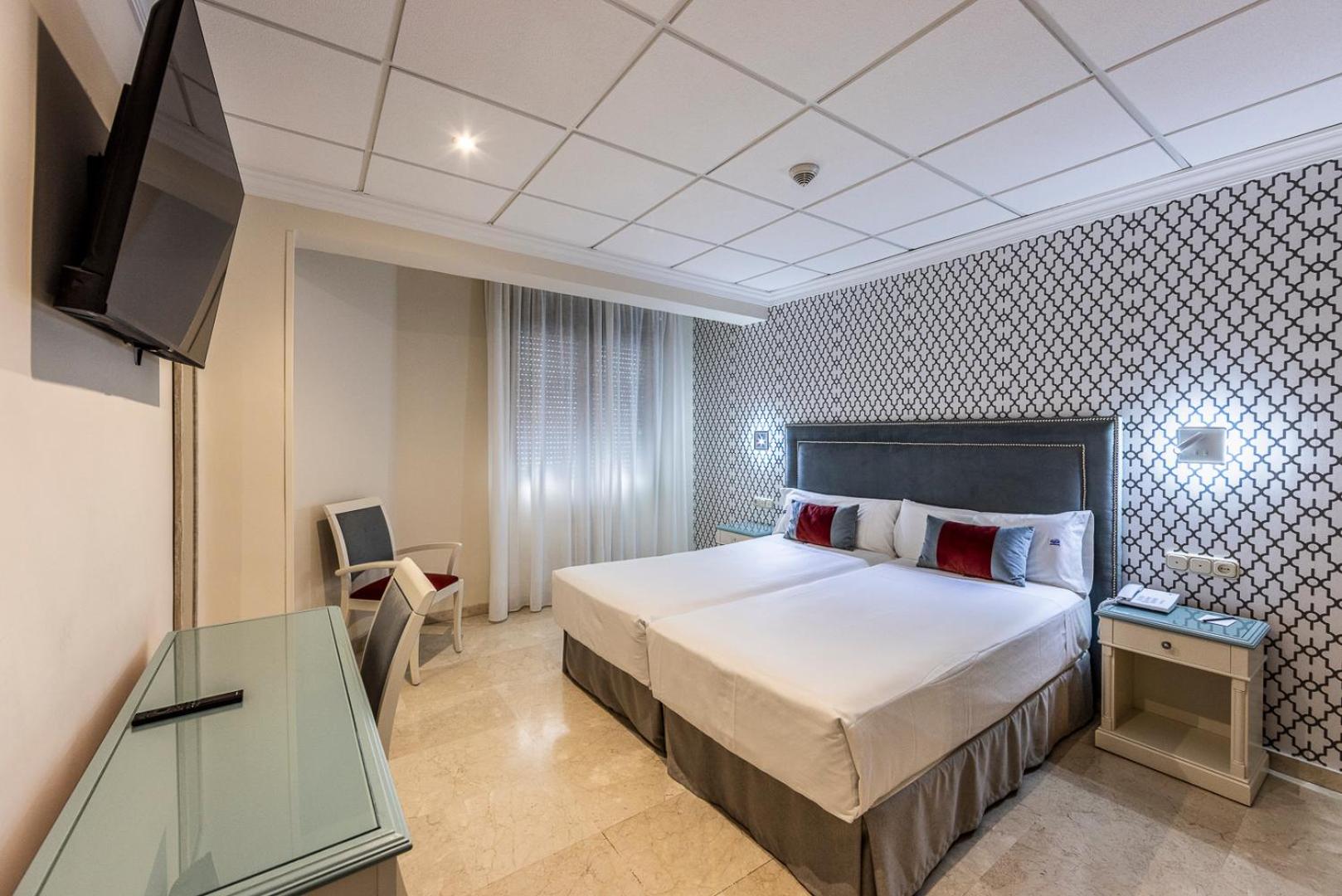 Twin Room - Photo 22