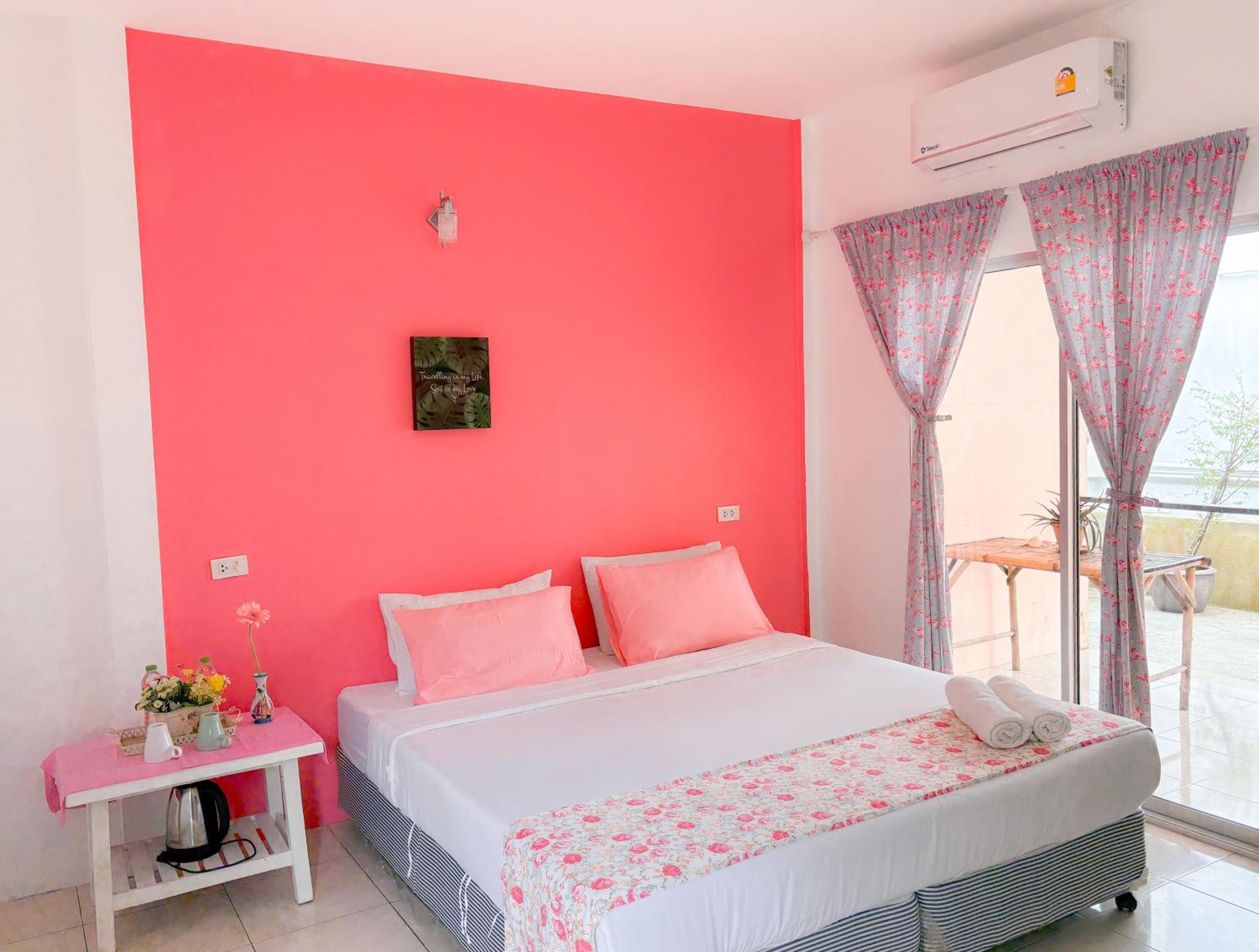 Standard Double Room - Photo 8
