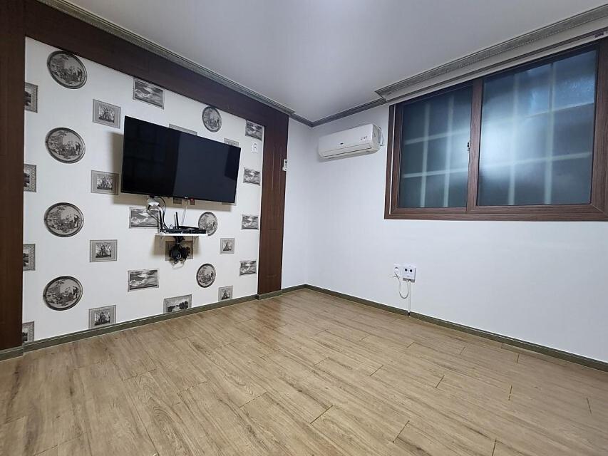 Family Room photo 1