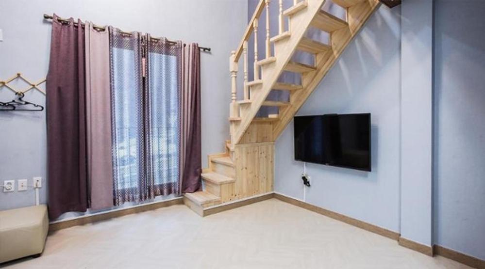 Family Room 3 photo 2