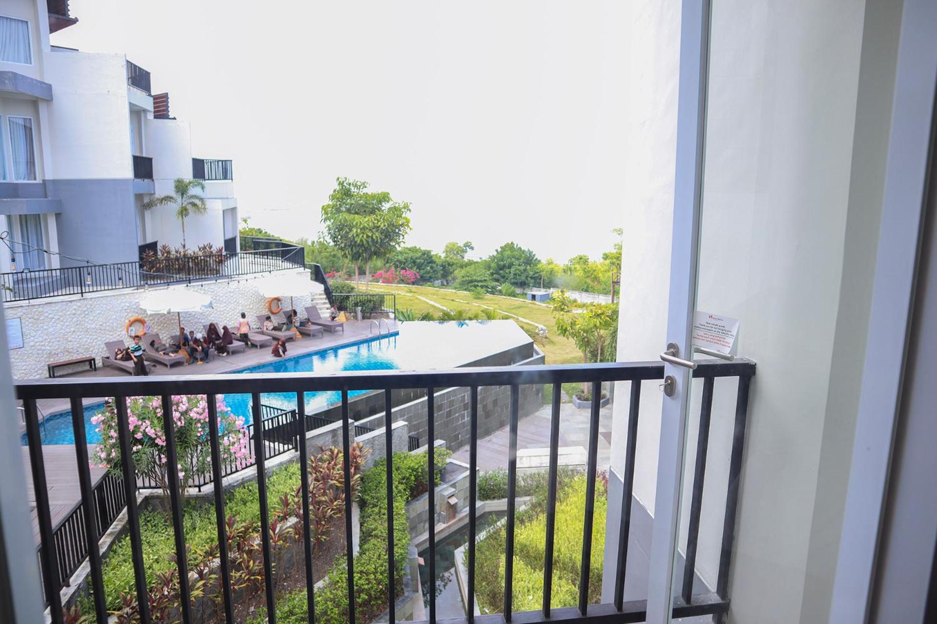 Deluxe Double Room with Pool View