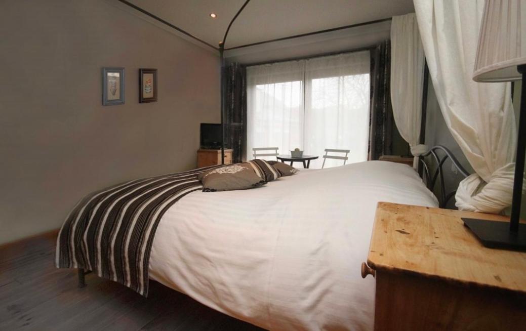 Deluxe Double Room with Shower