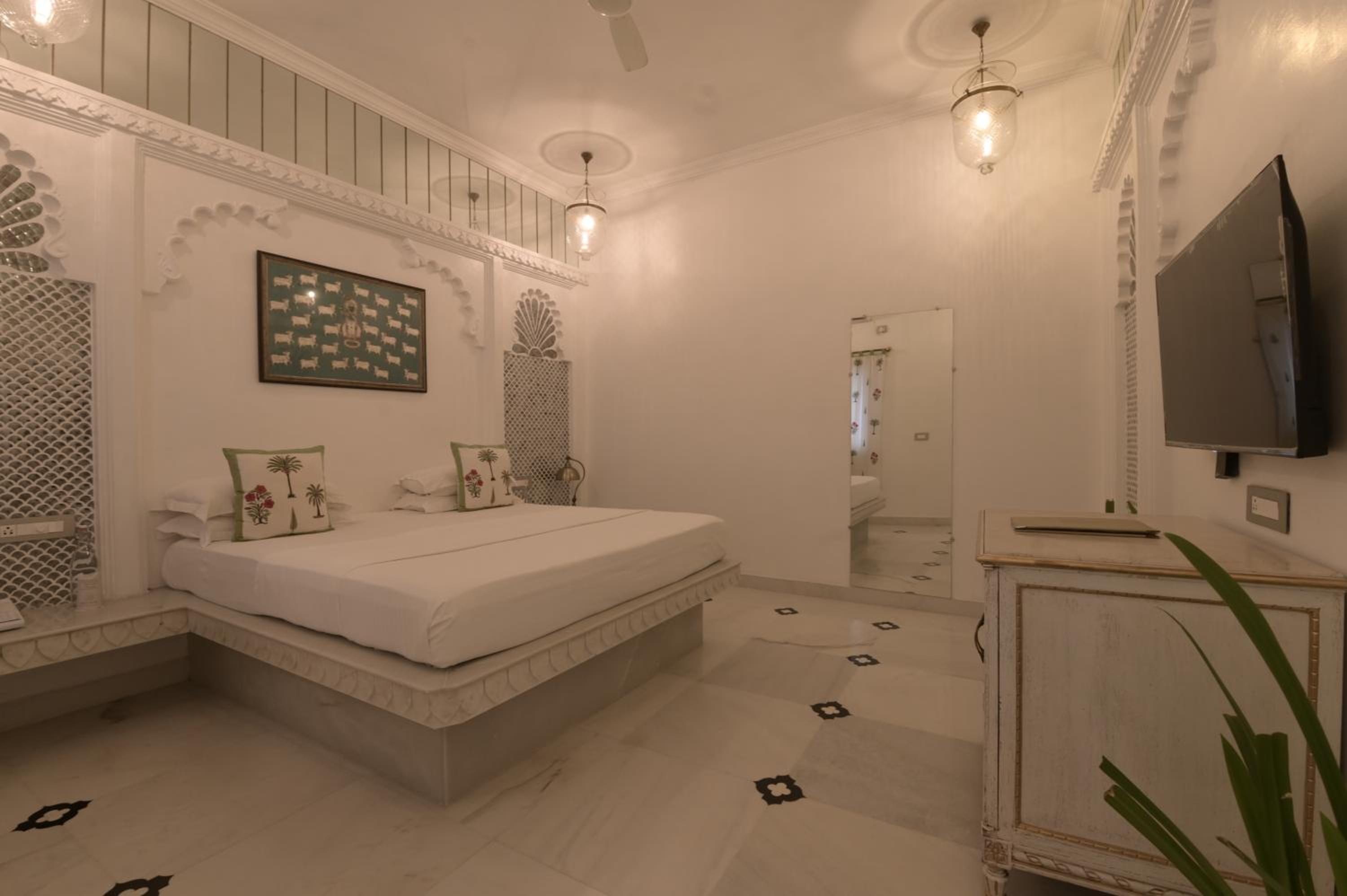 Jagat Suite Non Lake Facing : Avail 30% Discount on spa (Valid for stay from 15 Apr to 30th Sept 2026) photo 3
