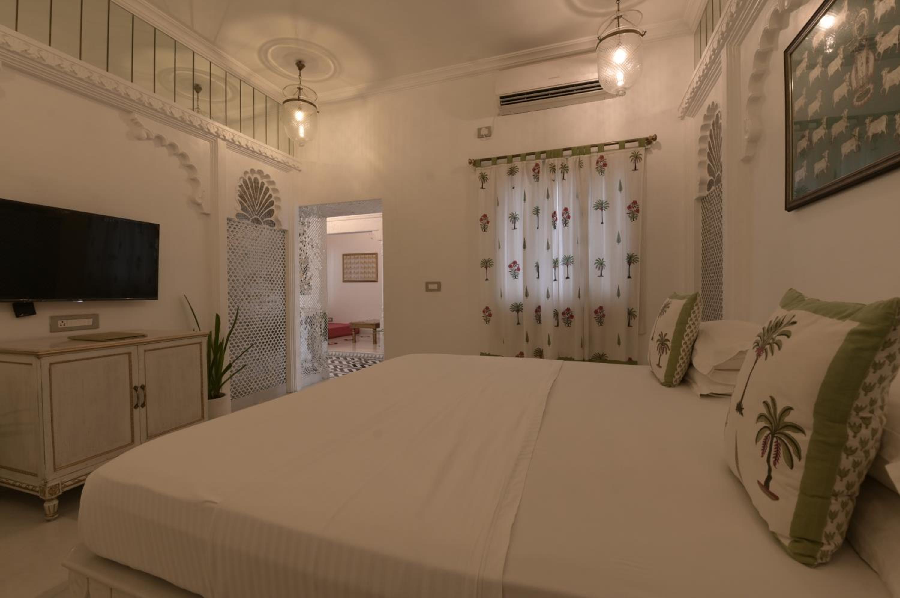 Jagat Suite Non Lake Facing : Avail 30% Discount on spa (Valid for stay from 15 Apr to 30th Sept 2026) photo 2