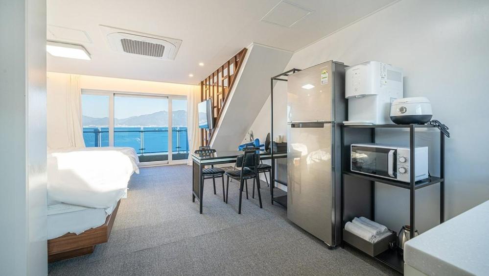Double Room 8 photo 3