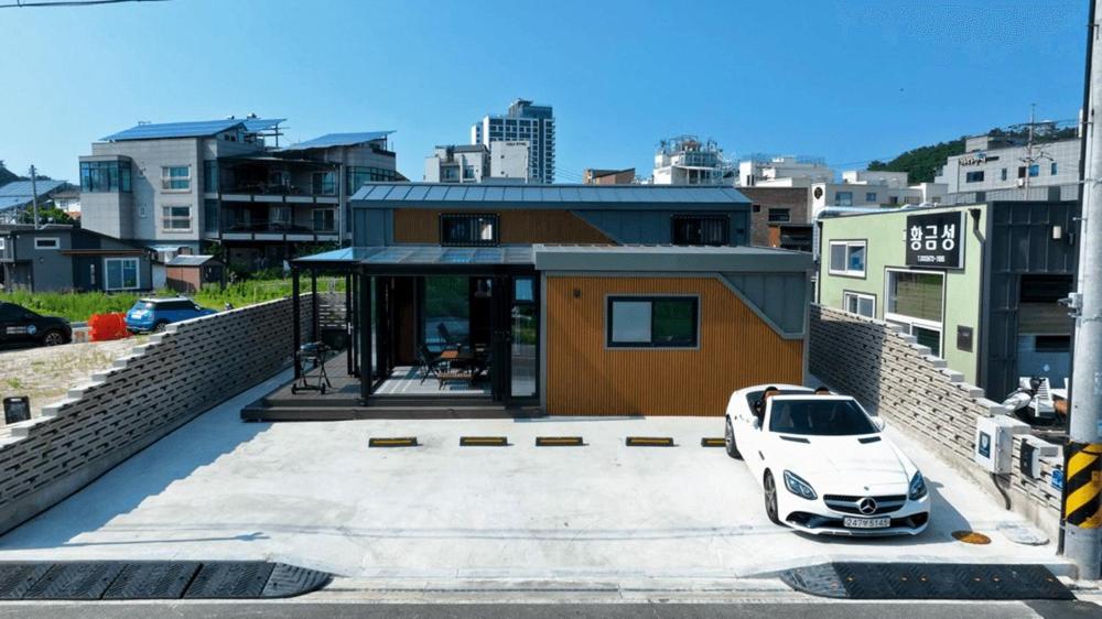 Three-Bedroom House photo 2