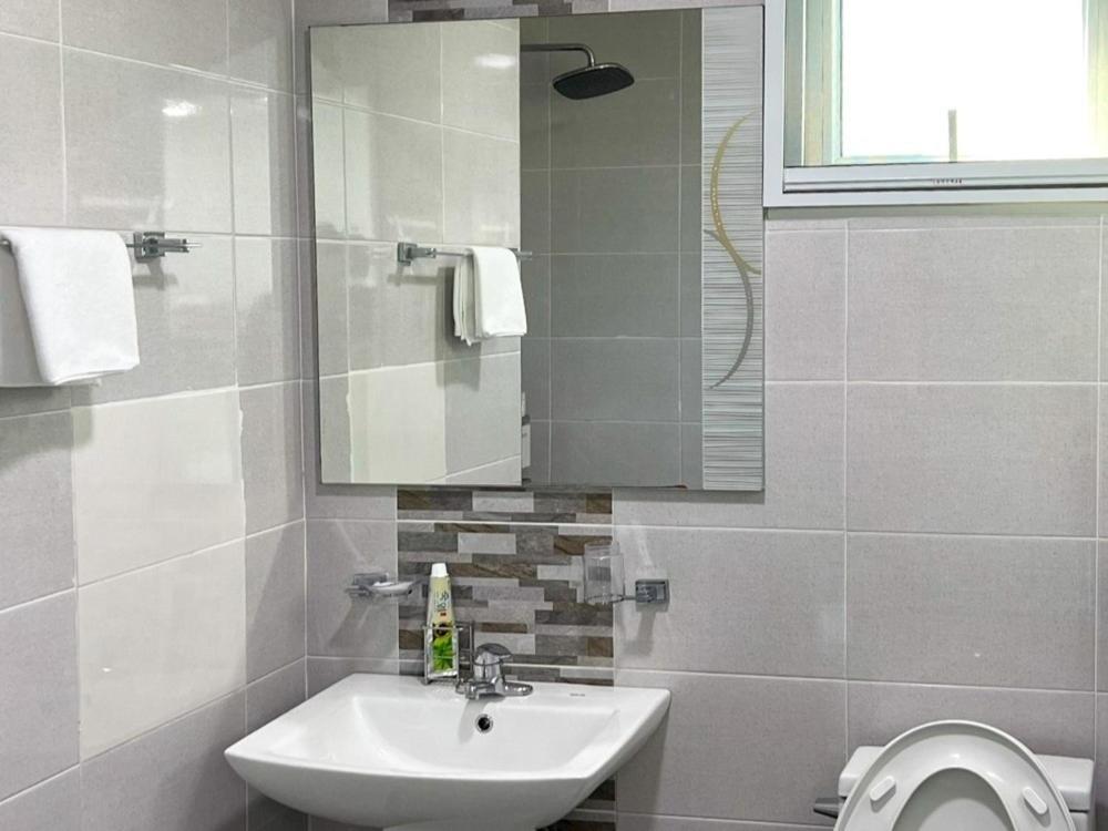 Double Room - Photo 8