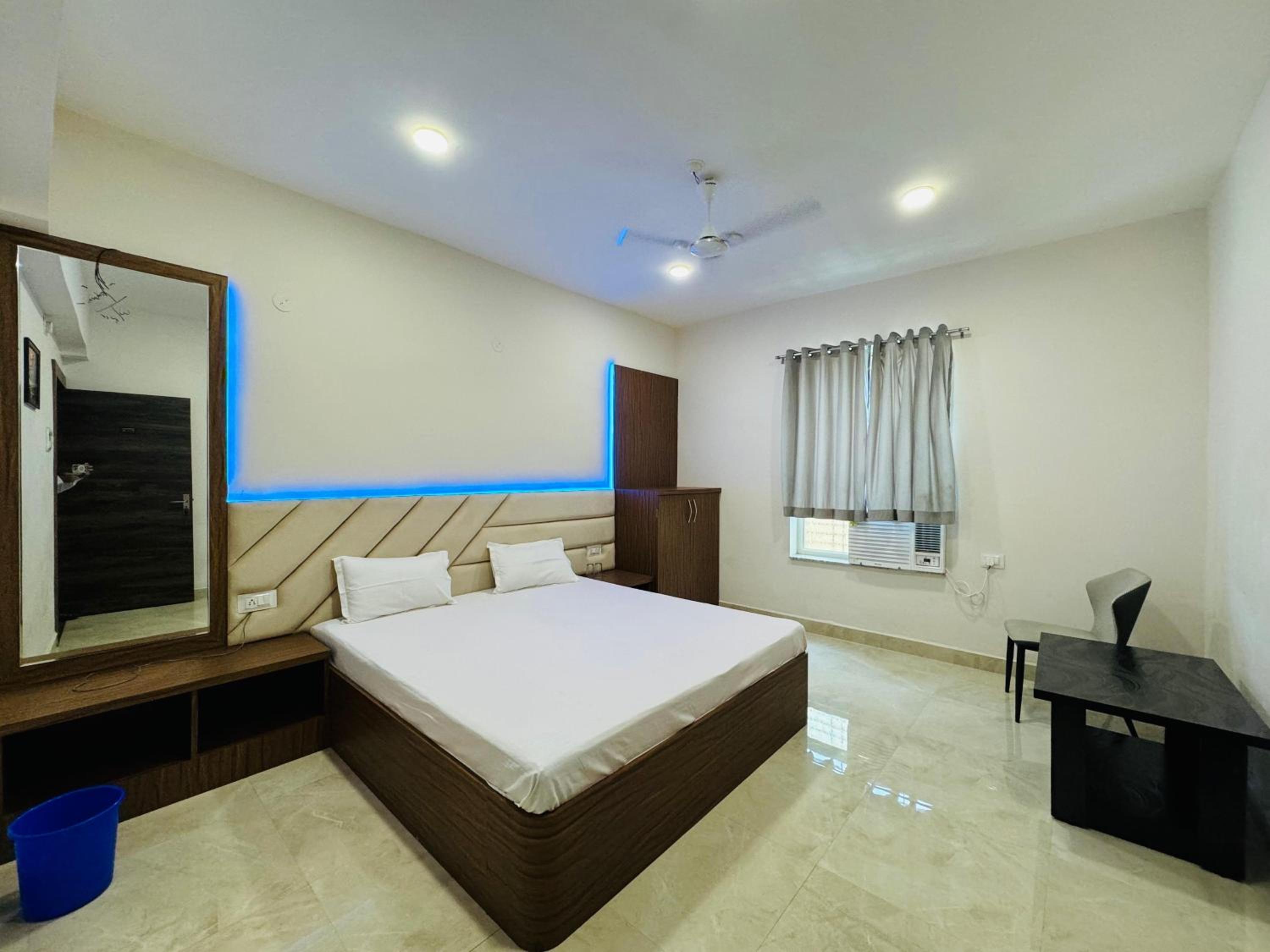 Standard Queen Room