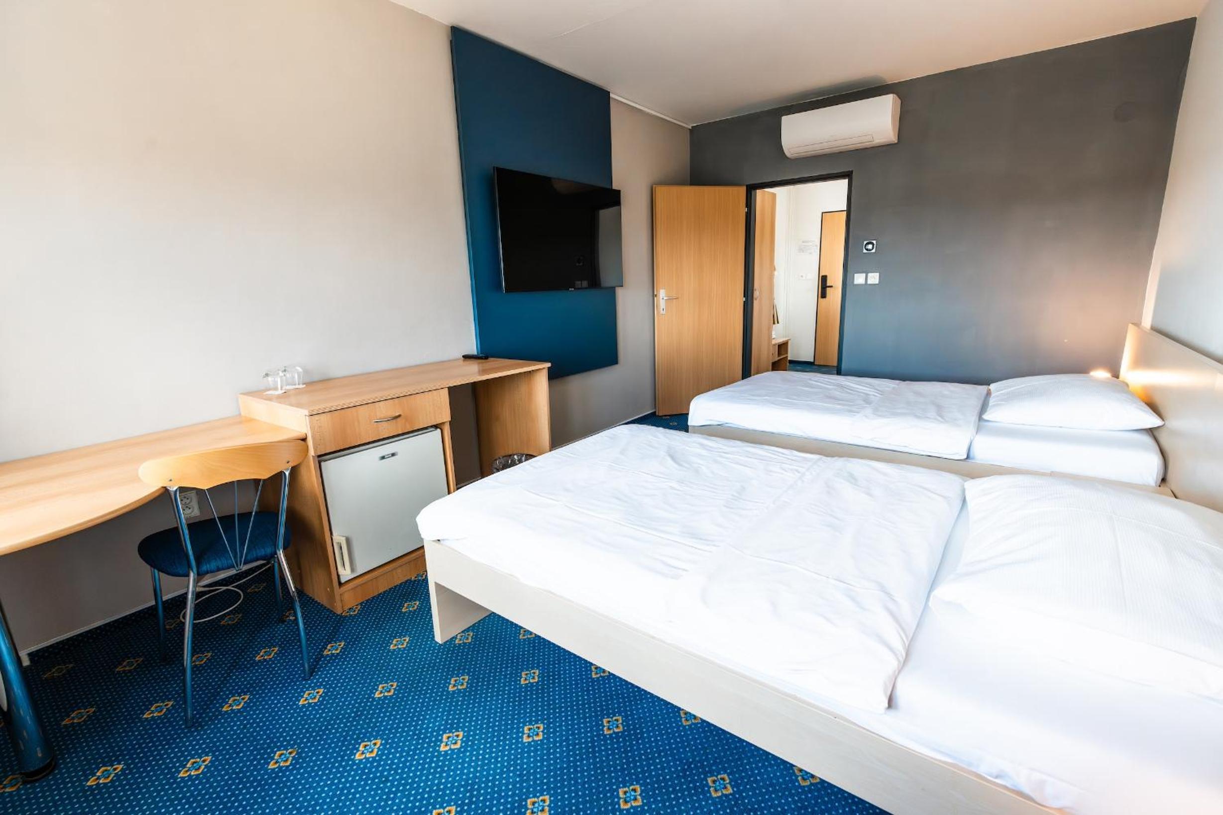 Standard Twin Room photo 3