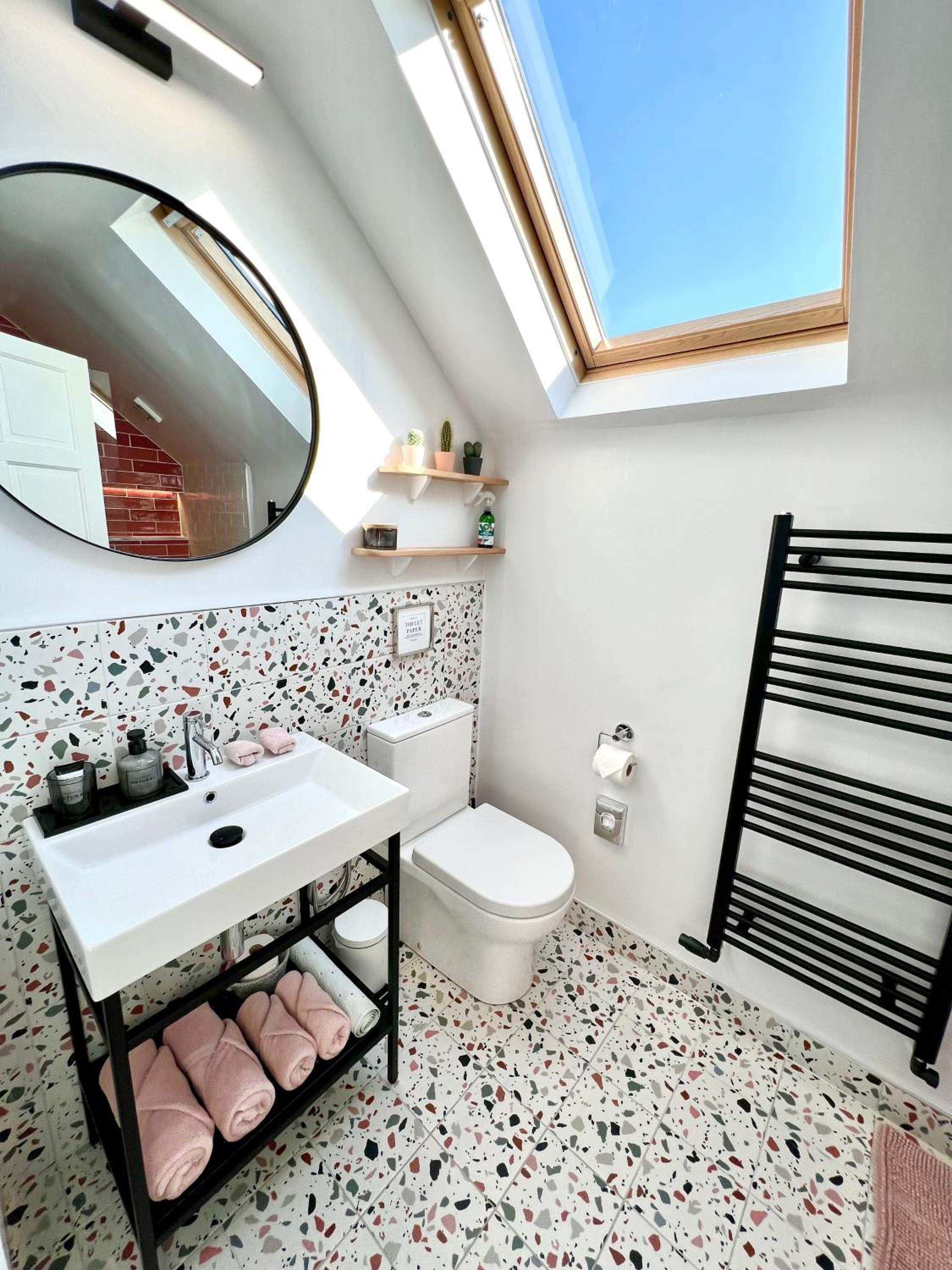 Deluxe King Room - Photo 5
