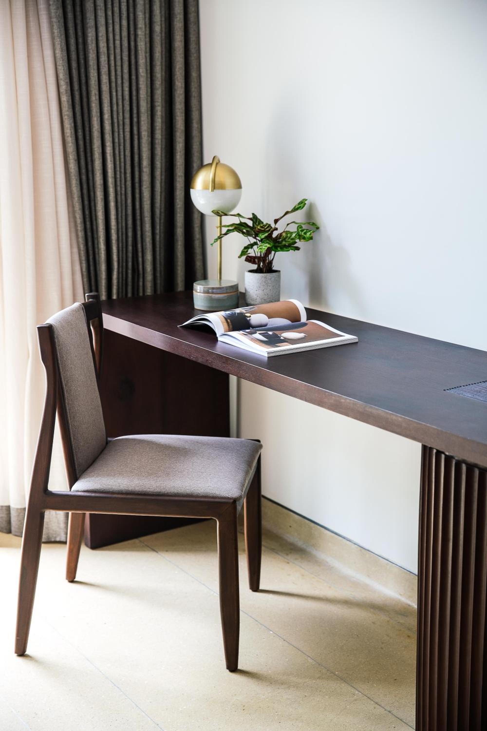 Deluxe Urban King Room photo 3