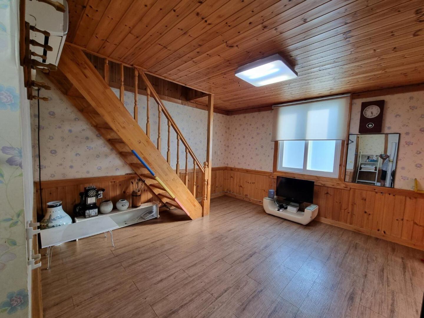 Family Room photo 3