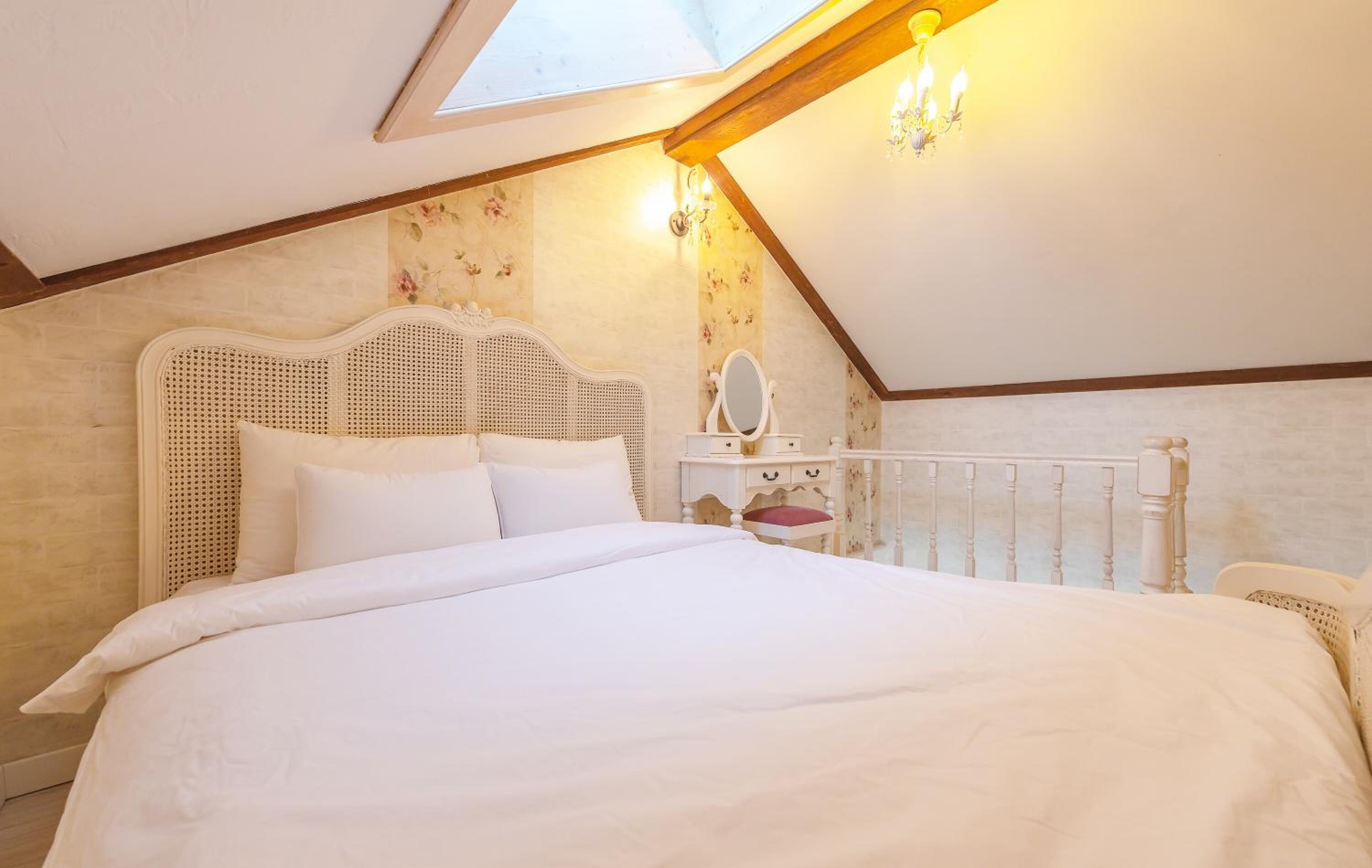 Quadruple Room - Photo 9