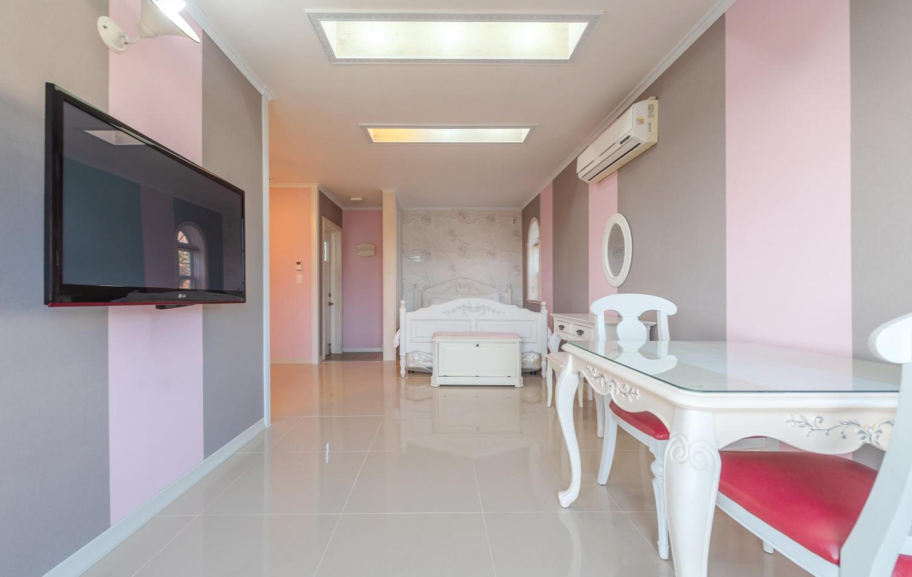 Double Room - Photo 5