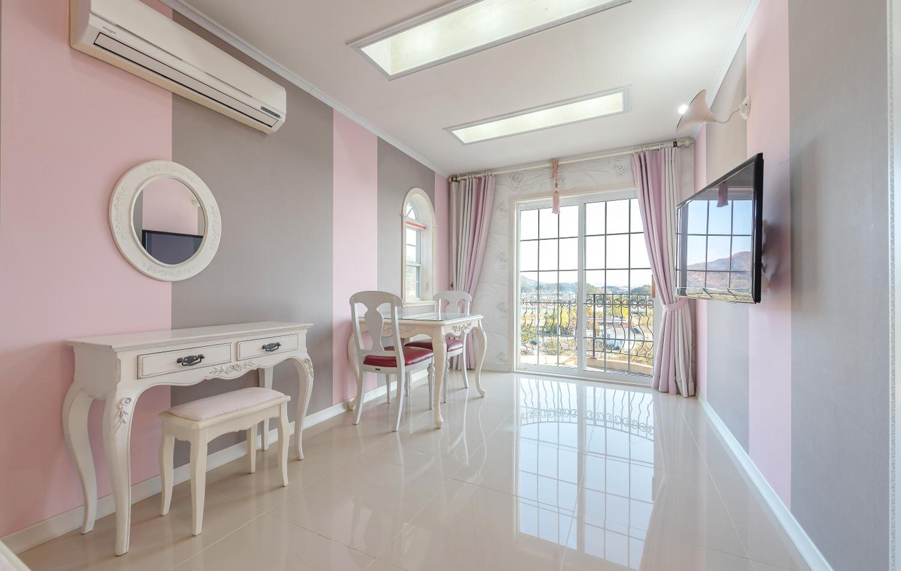 Double Room - Photo 6