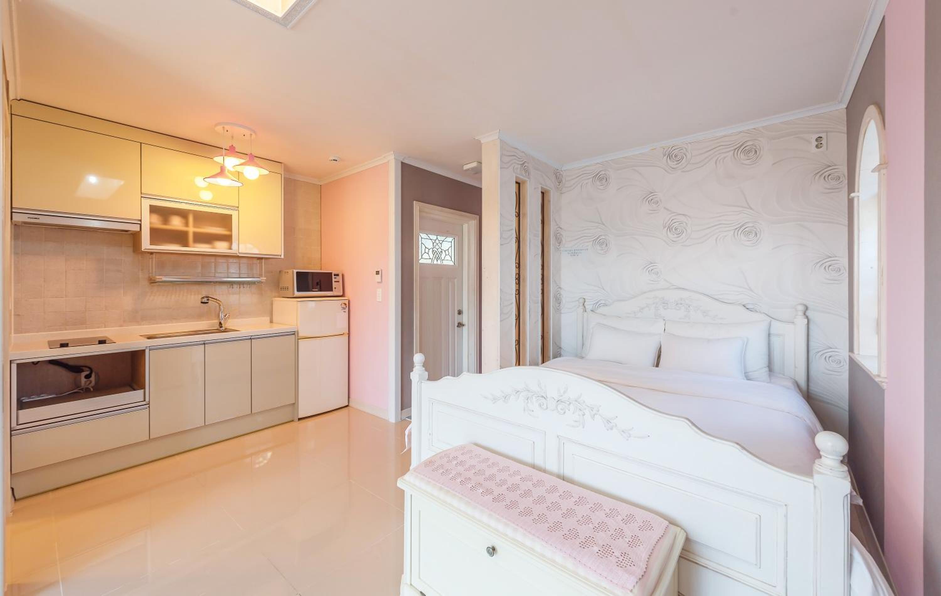 Double Room - Photo 7